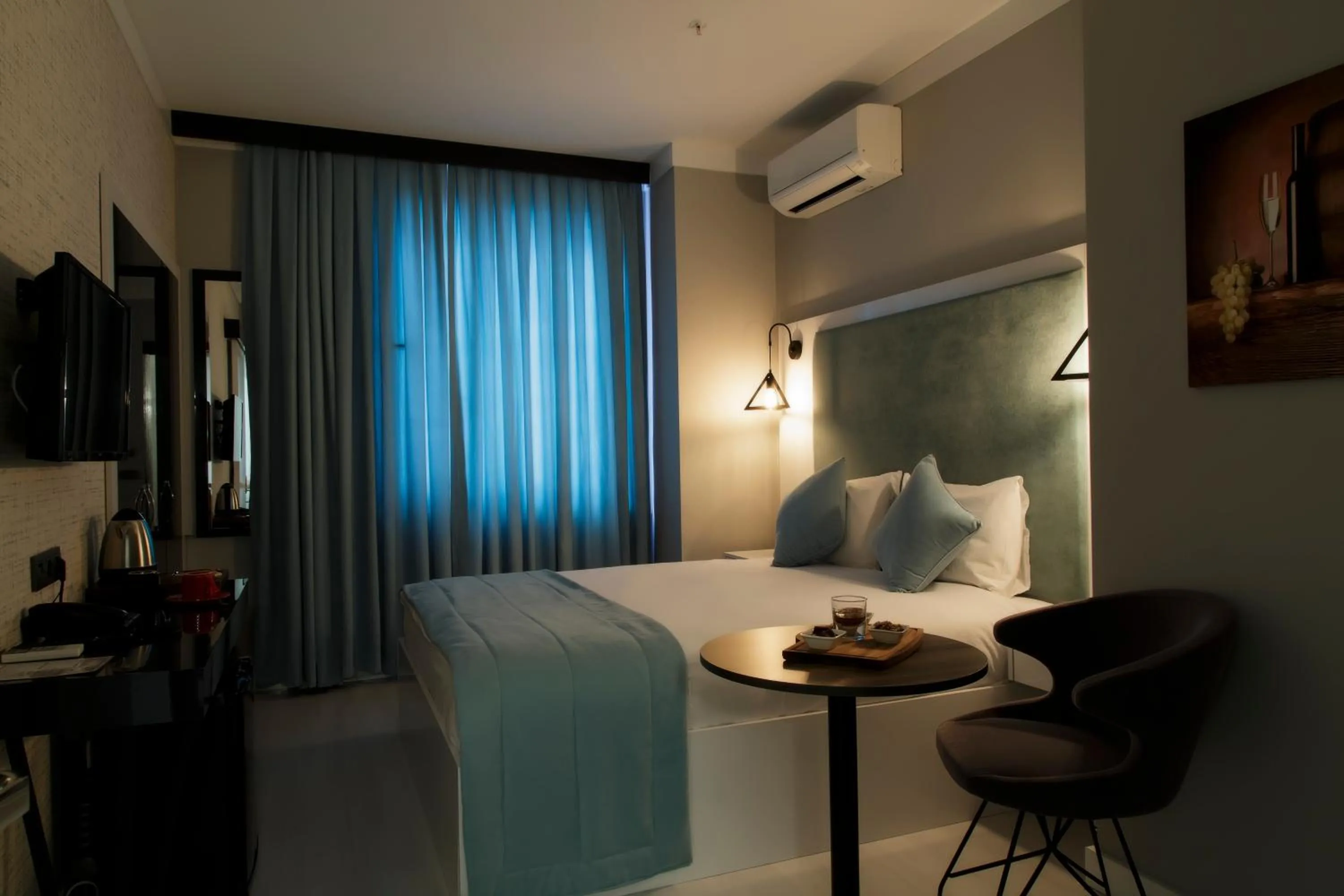 Photo of the whole room, Bed in Bakırköy DES Suit Otel