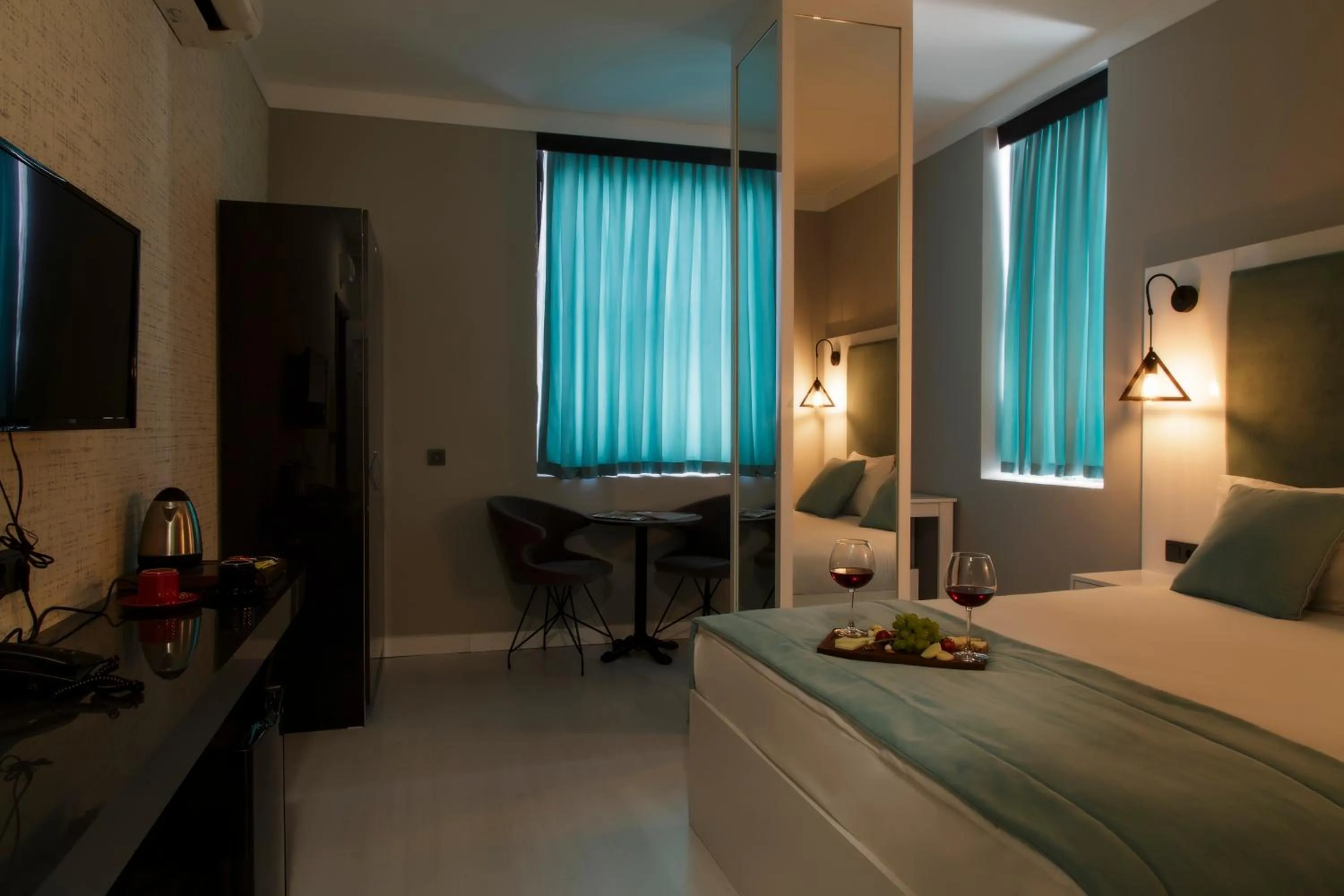 TV and multimedia, Bed in Bakırköy DES Suit Otel