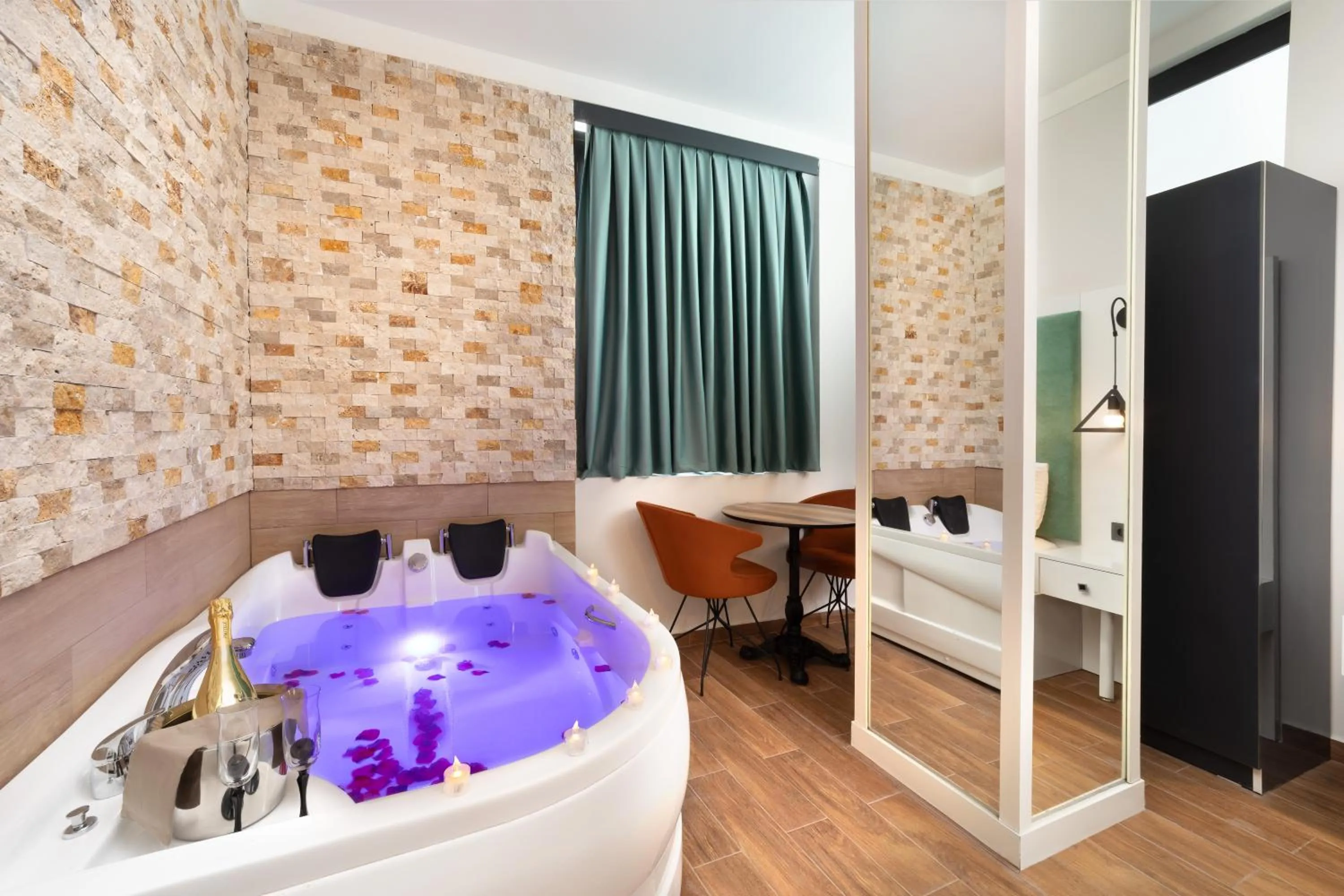 Bath, Bed in Bakırköy DES Suit Otel