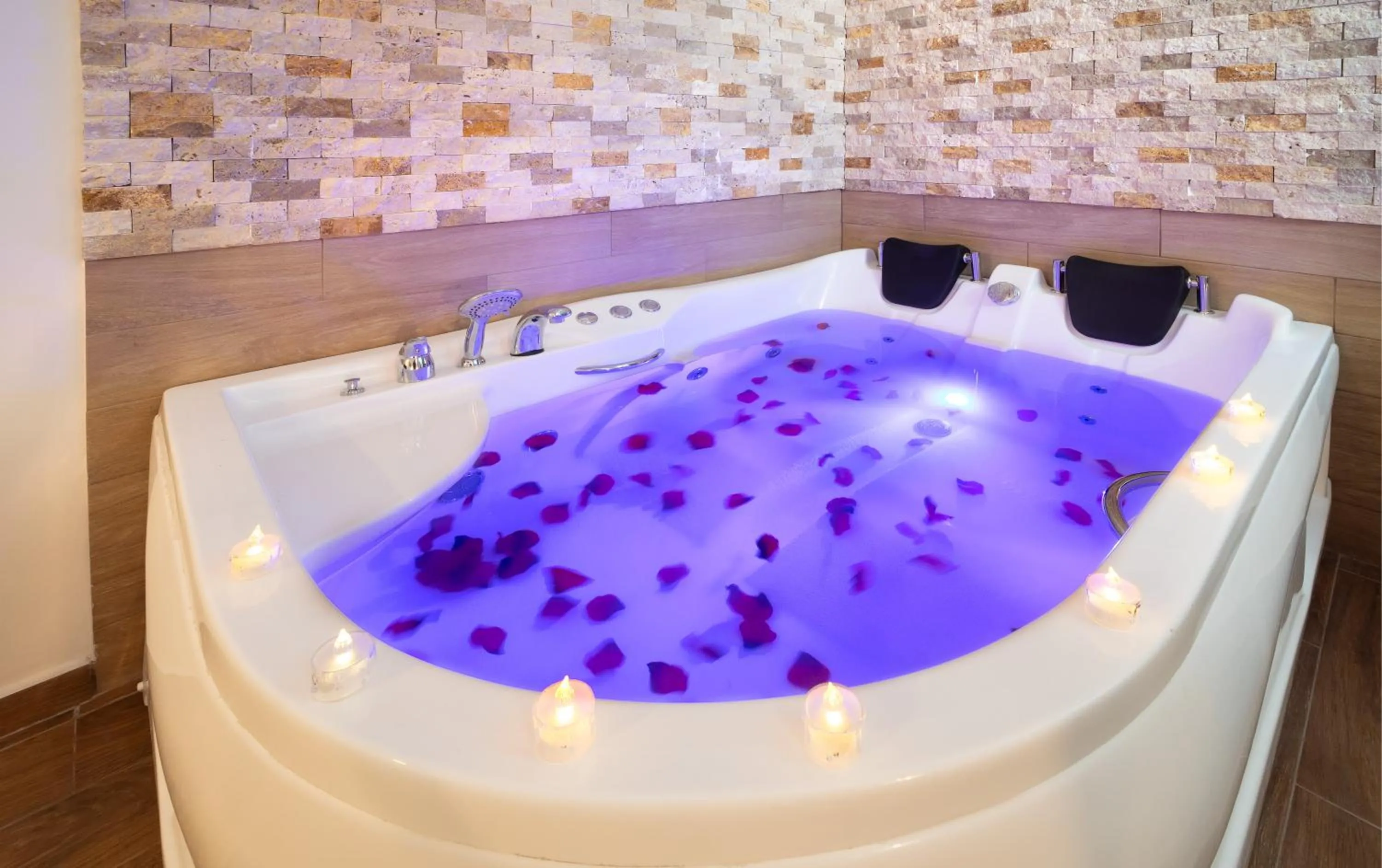 Hot Tub in Bakırköy DES Suit Otel