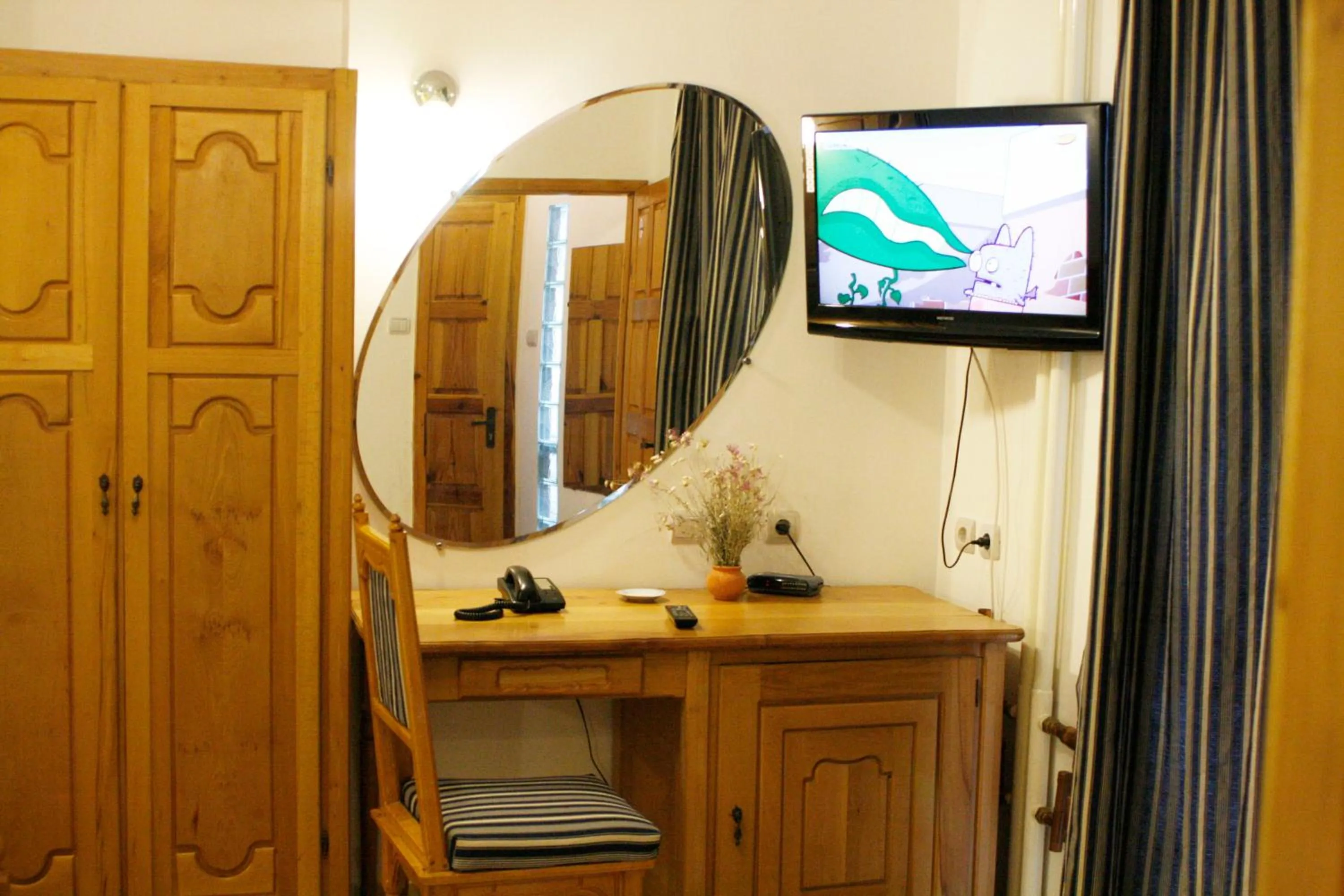 Superior Double Room with Free Secured Parking - single occupancy in Park Hotel Amfora -Free Parking