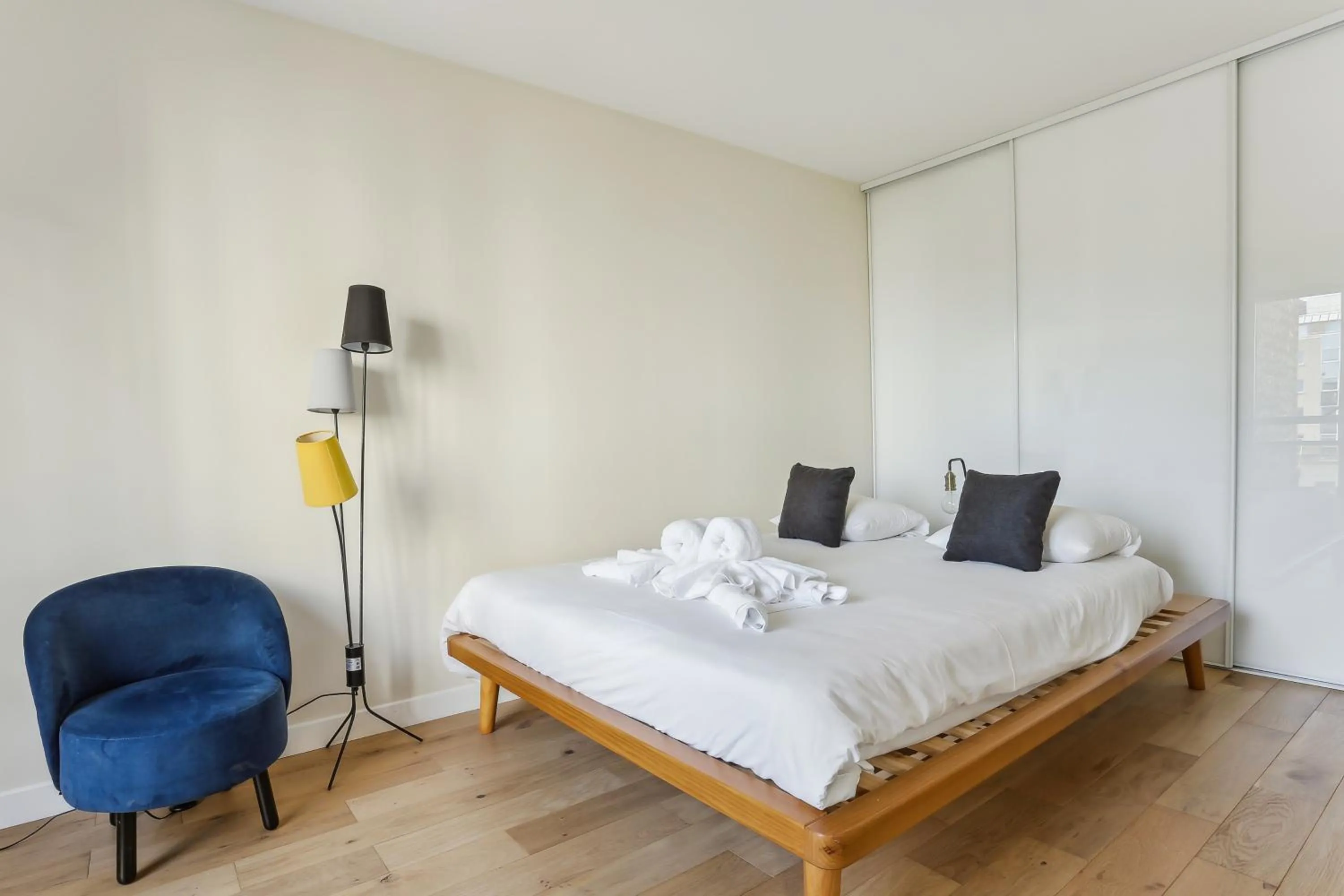 Bedroom, Bed in Résidence AURMAT - Appart - Hôtel - Boulogne - Paris