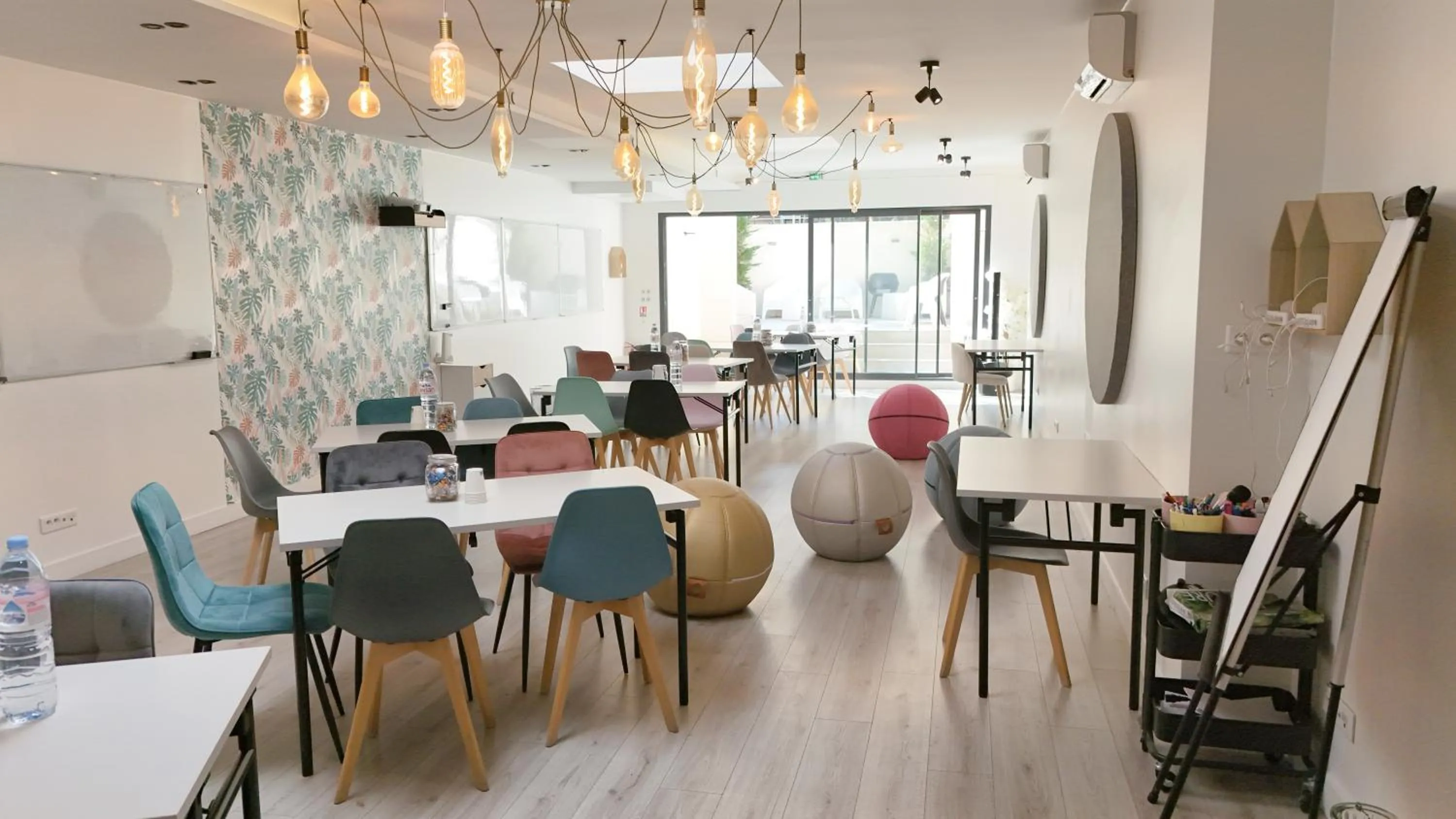 Meeting/conference room in Résidence AURMAT - Appart - Hôtel - Boulogne - Paris