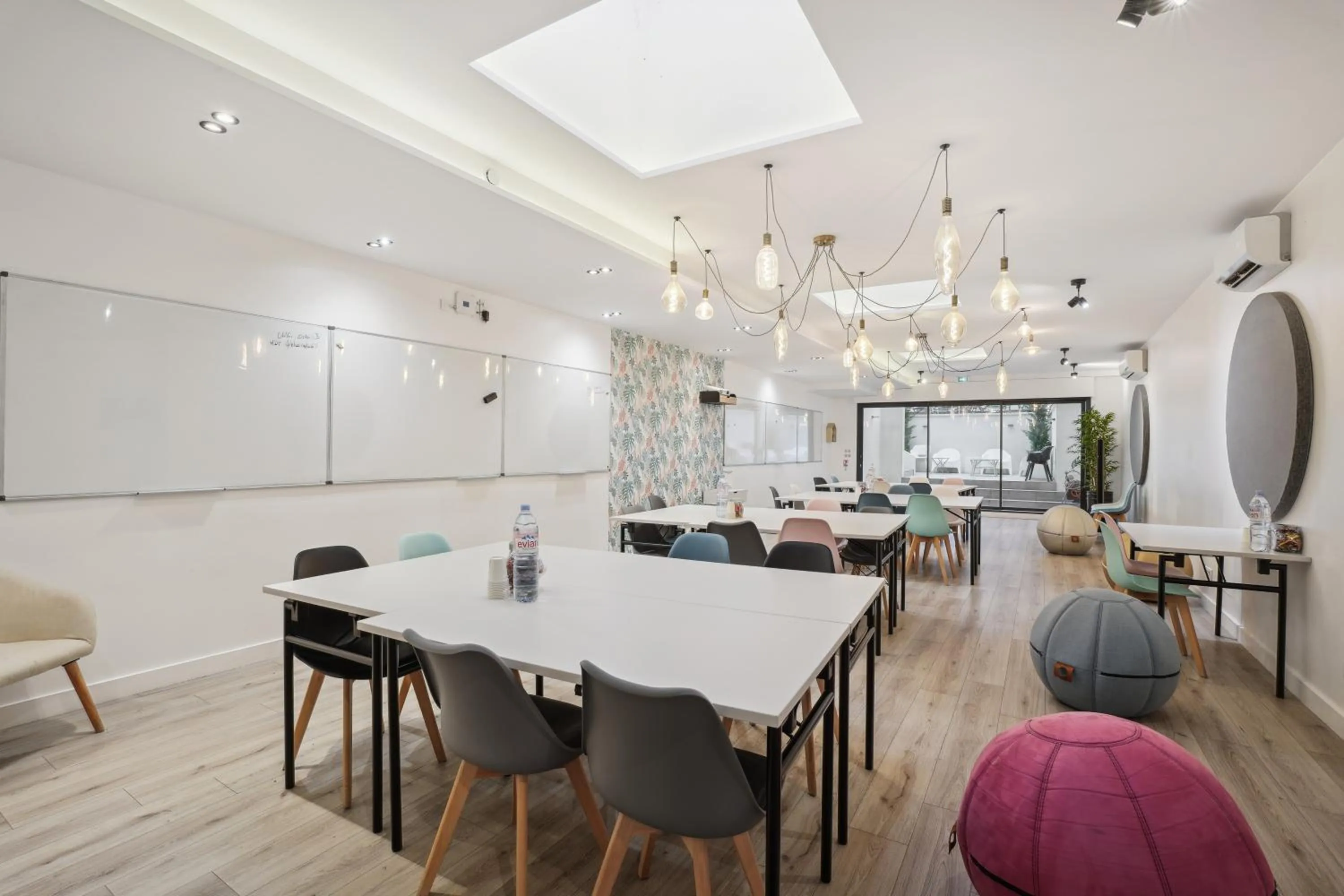 Meeting/conference room in Résidence AURMAT - Appart - Hôtel - Boulogne - Paris