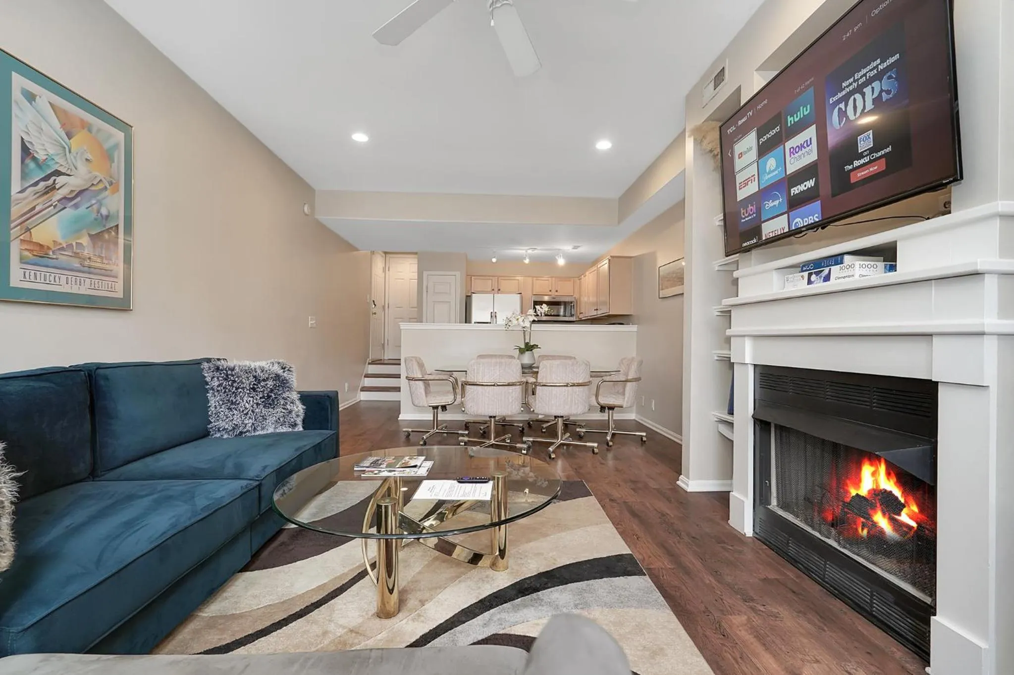 TV and multimedia in Lux Townhouse, Walk to All, Sleeps 6 Adults