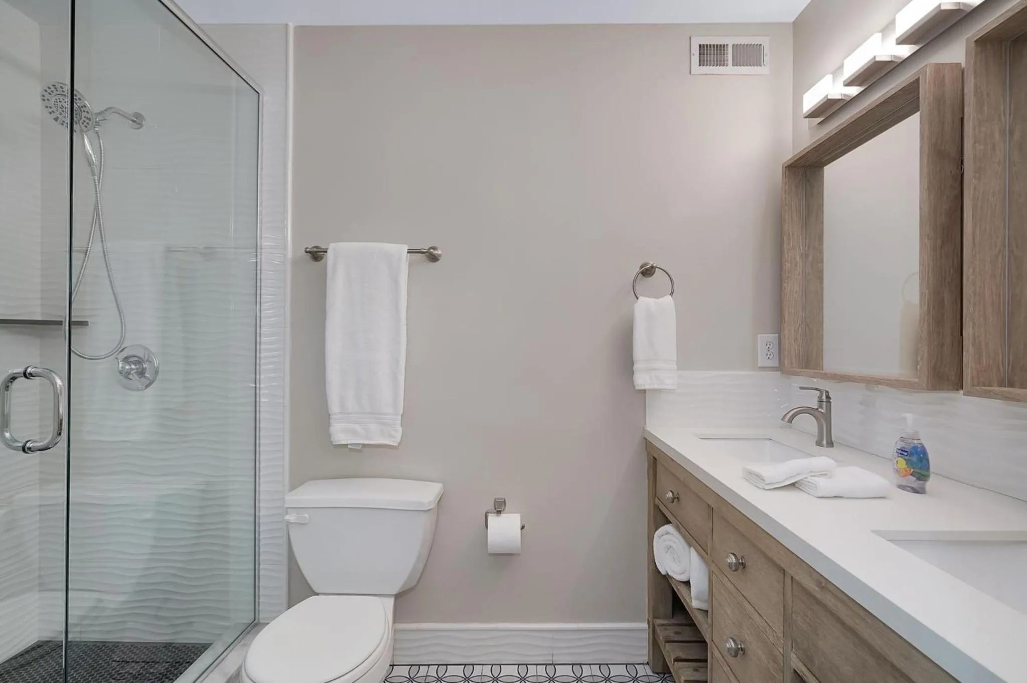 Bathroom in Lux Townhouse, Walk to All, Sleeps 6 Adults