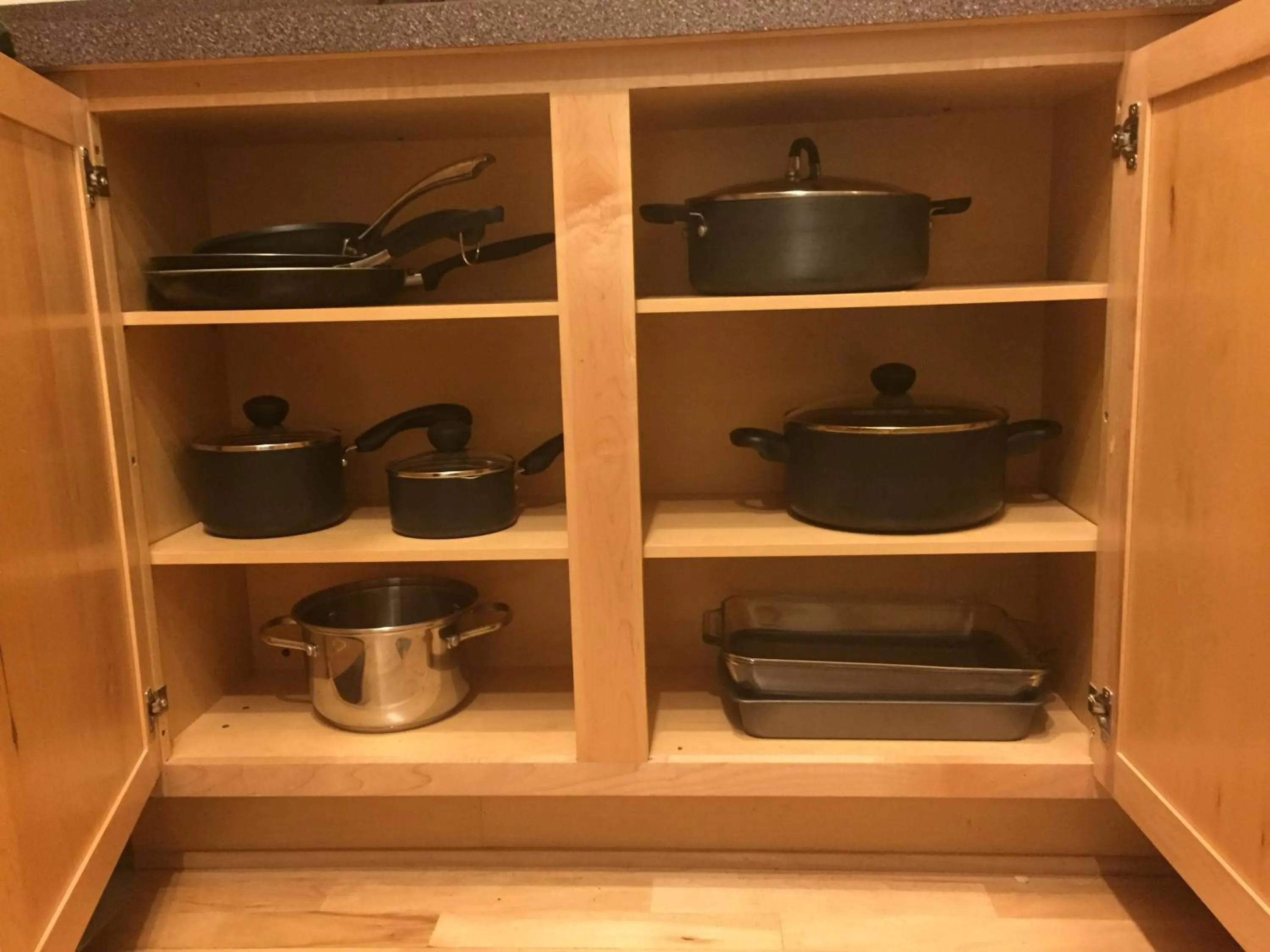 Kitchen or kitchenette in Lux Townhouse, Walk to All, Sleeps 6 Adults