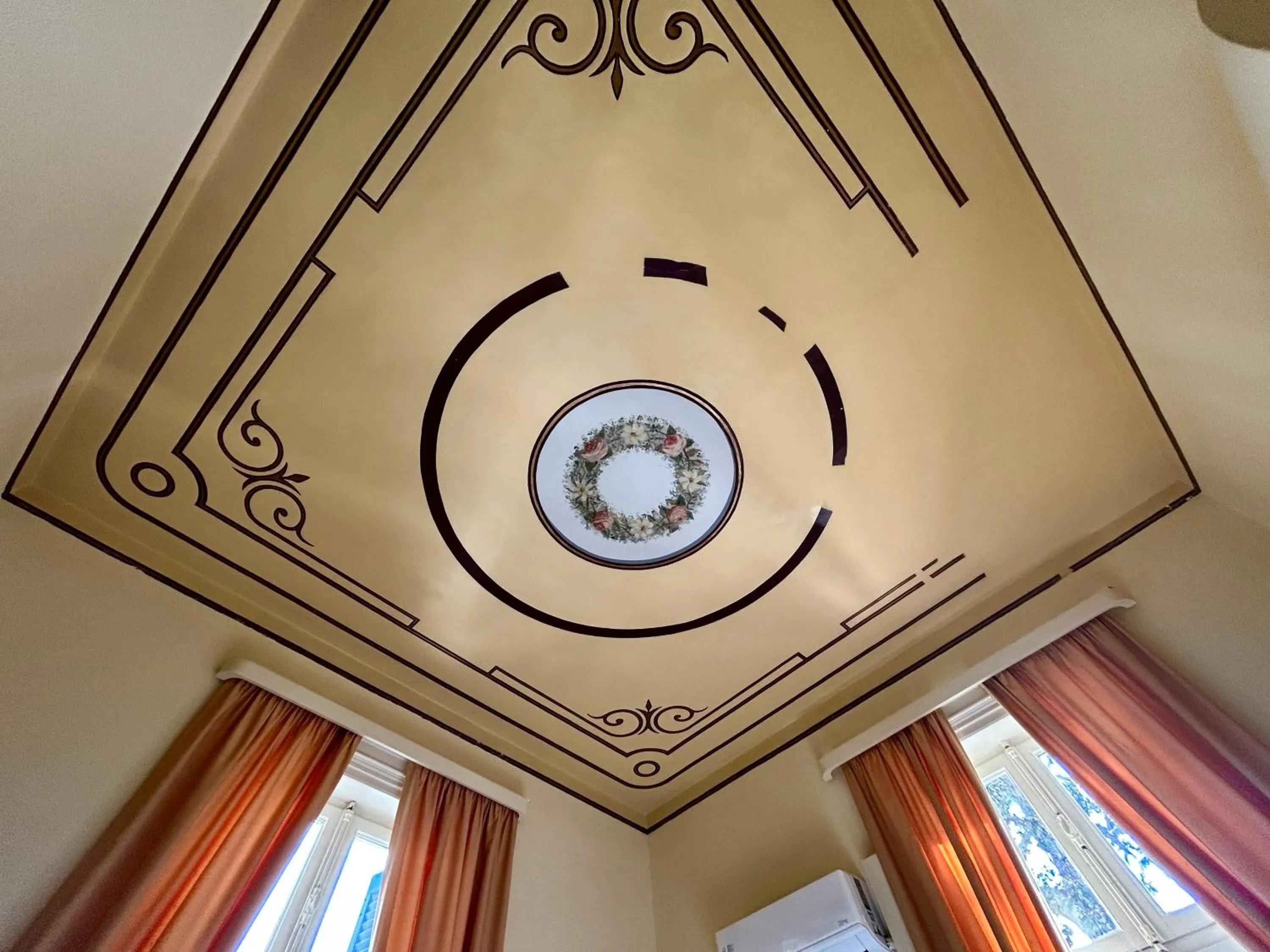 Decorative detail in Loriet Hotel