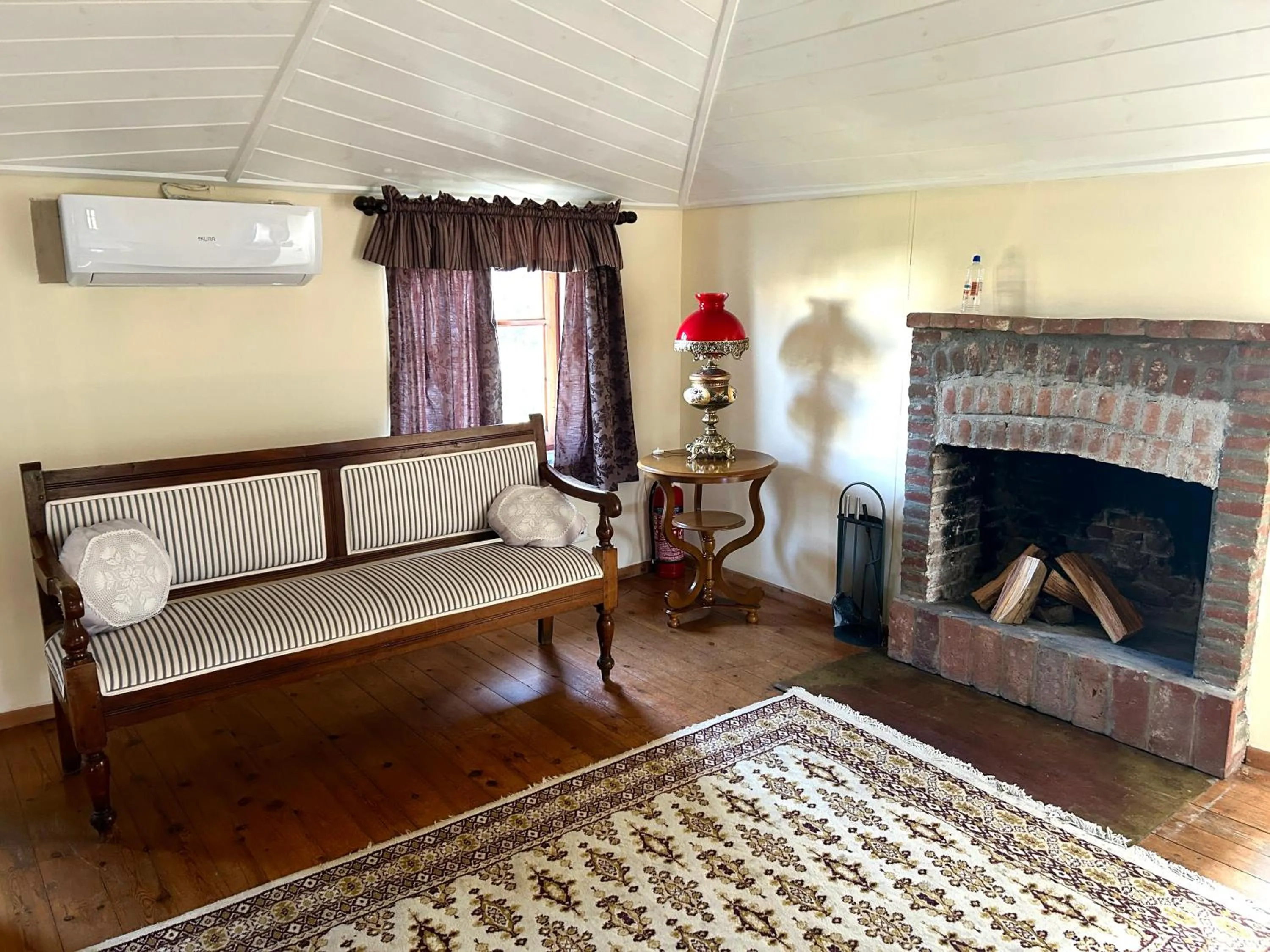 Living room in Loriet Hotel
