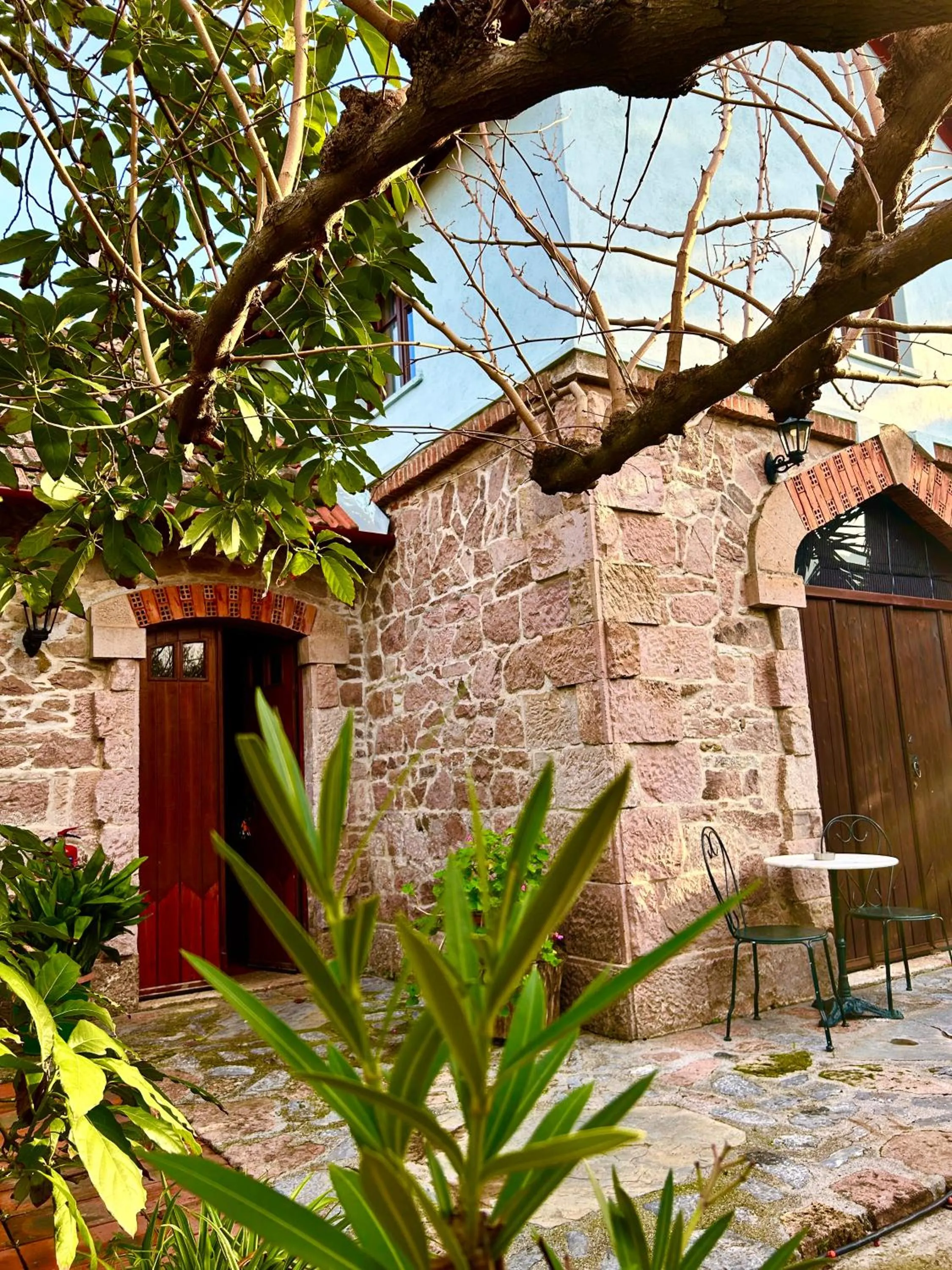 Facade/entrance in Loriet Hotel