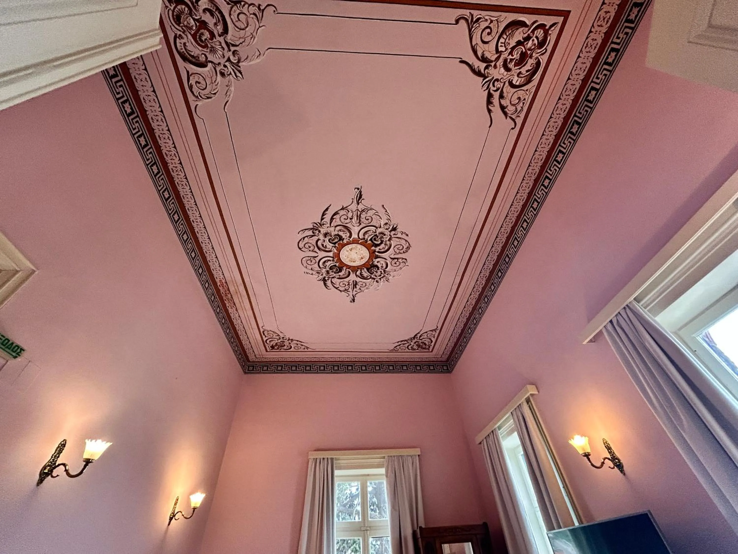 Decorative detail in Loriet Hotel