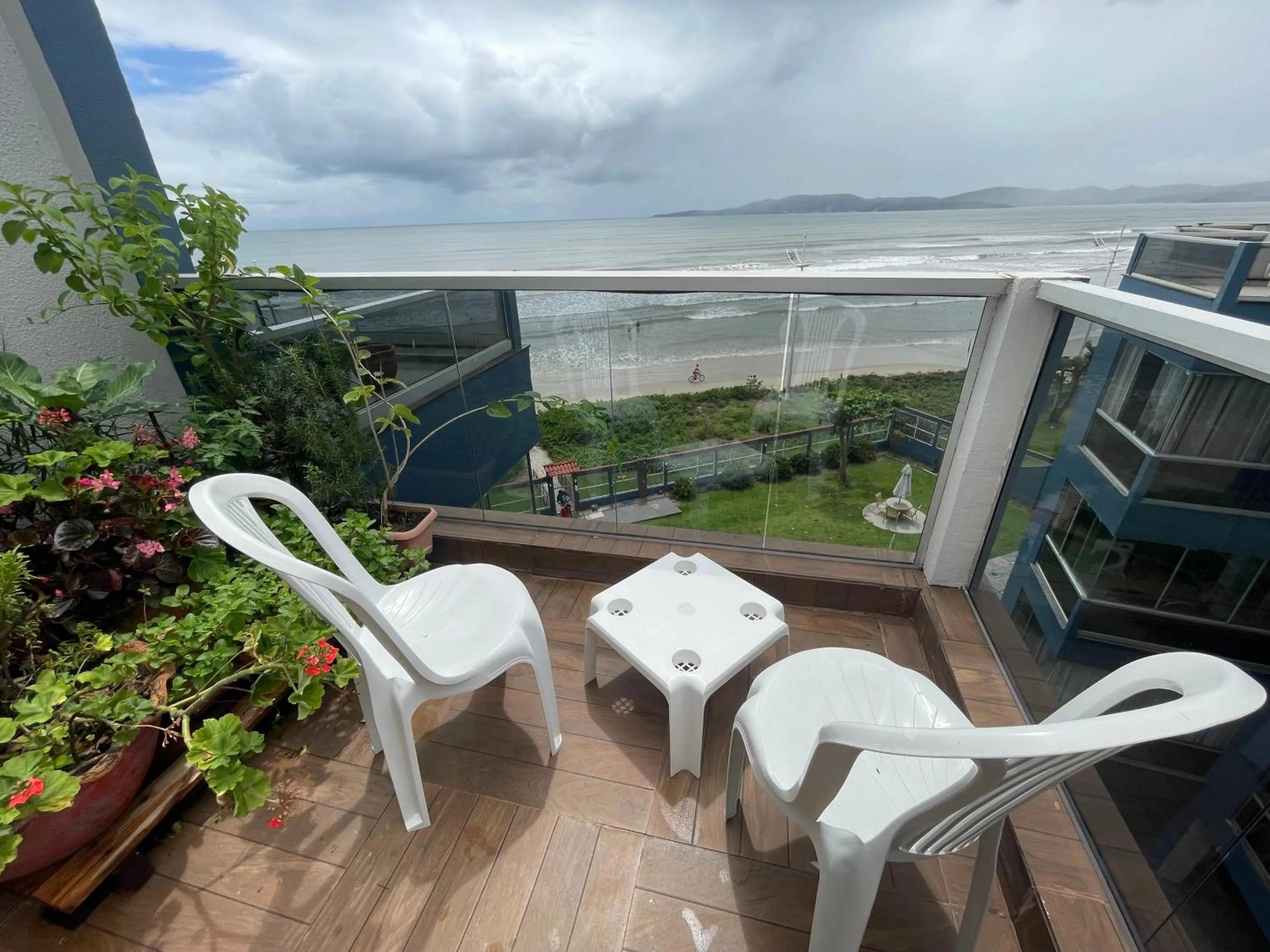 Itapema-Meia Praia- 3 quartos - Frente Mar!