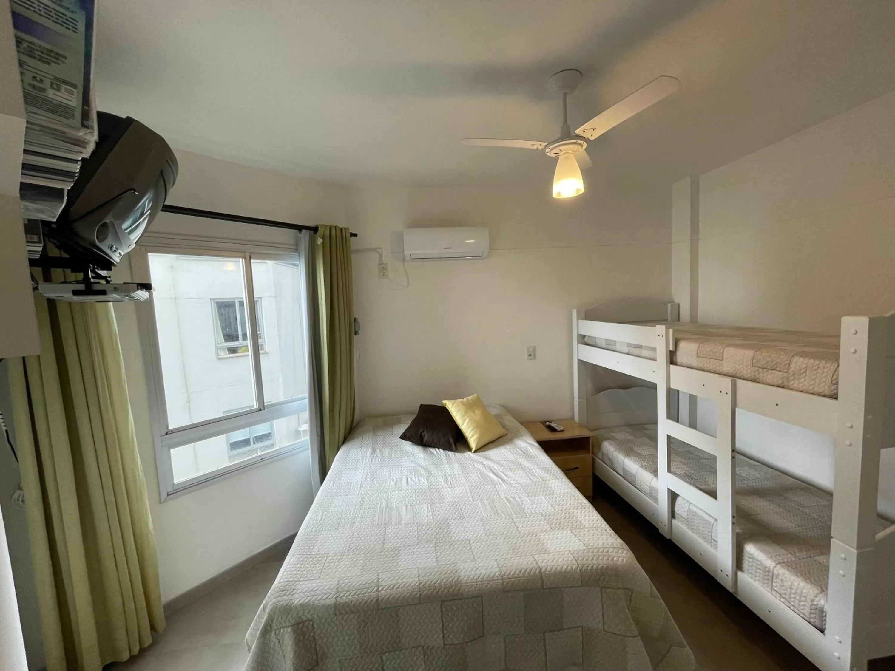 Bed in Itapema-Meia Praia- 3 quartos - Frente Mar!