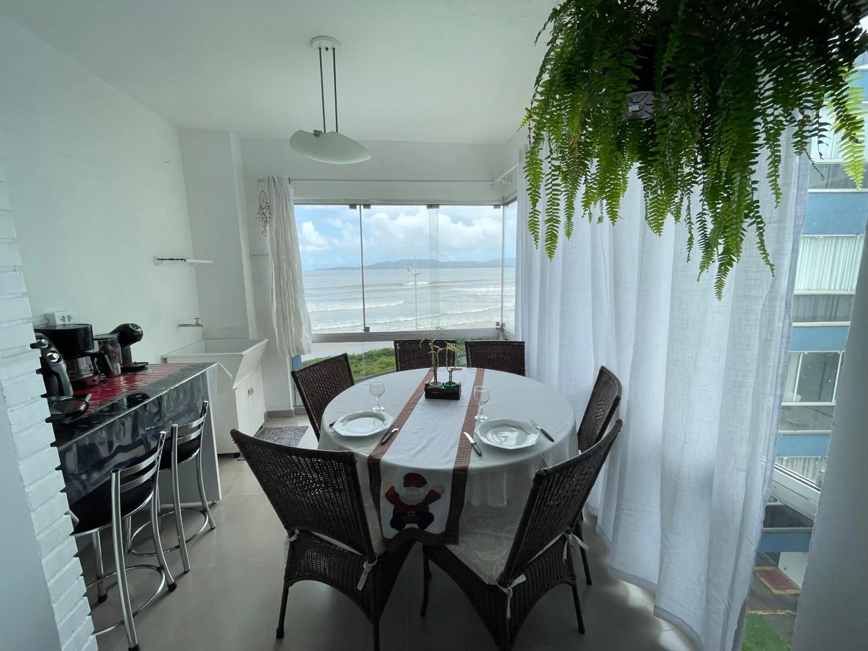 Dining area in Itapema-Meia Praia- 3 quartos - Frente Mar!