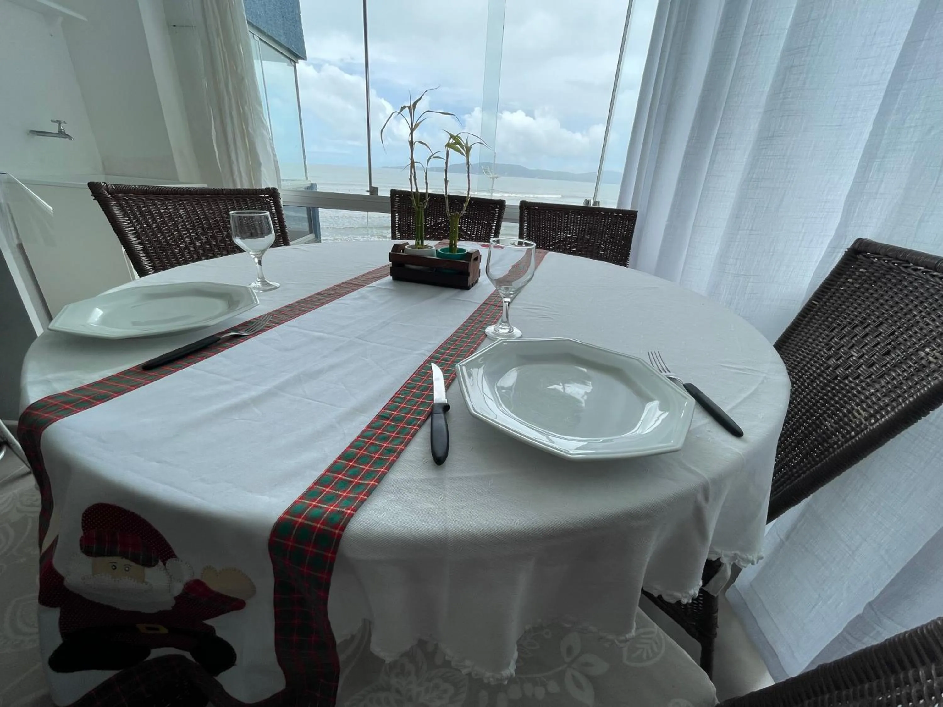 Bed in Itapema-Meia Praia- 3 quartos - Frente Mar!