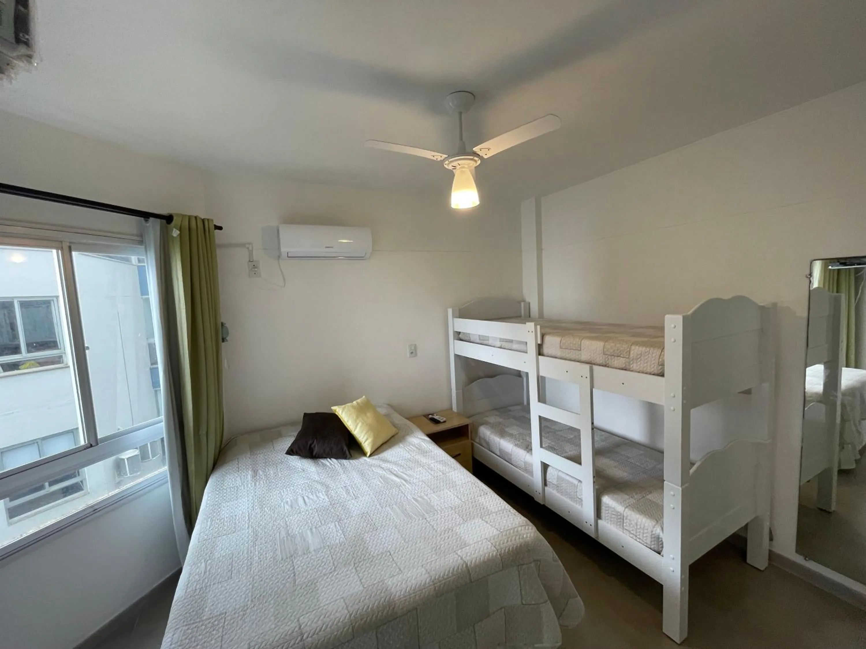 Bed in Itapema-Meia Praia- 3 quartos - Frente Mar!