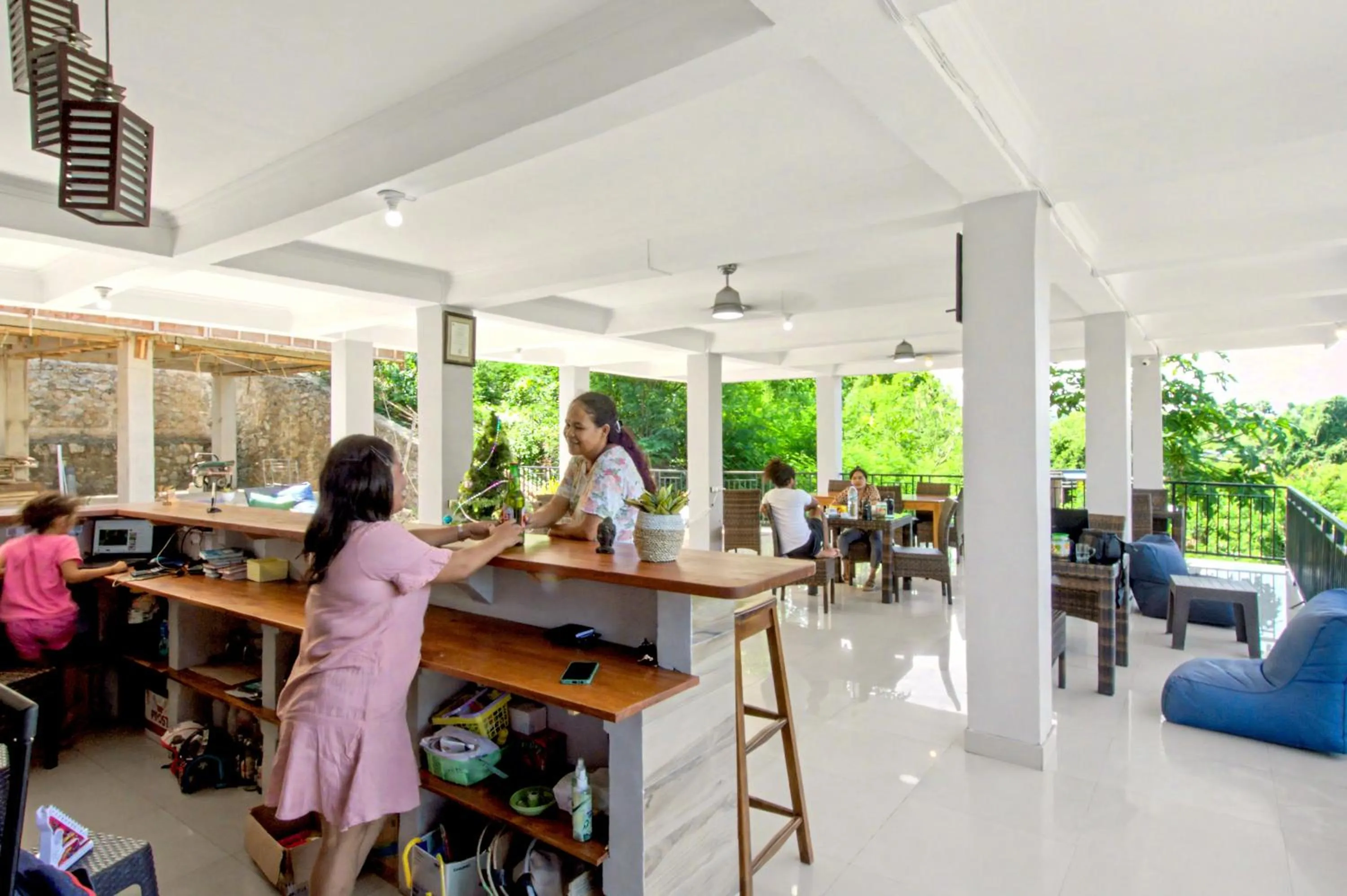 Lounge or bar in Hotel Bonne Nuit