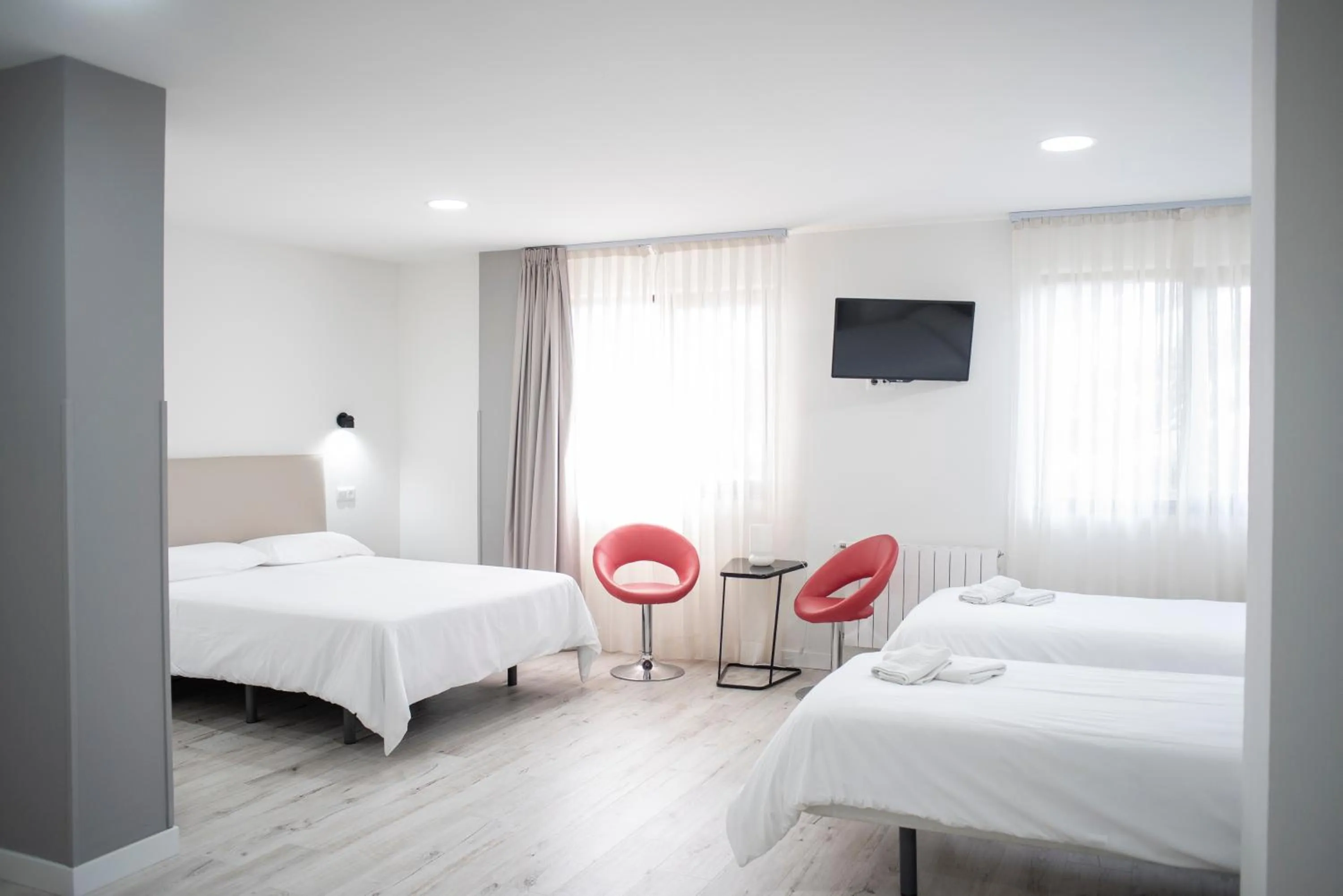 Photo of the whole room in Hotel Montañés