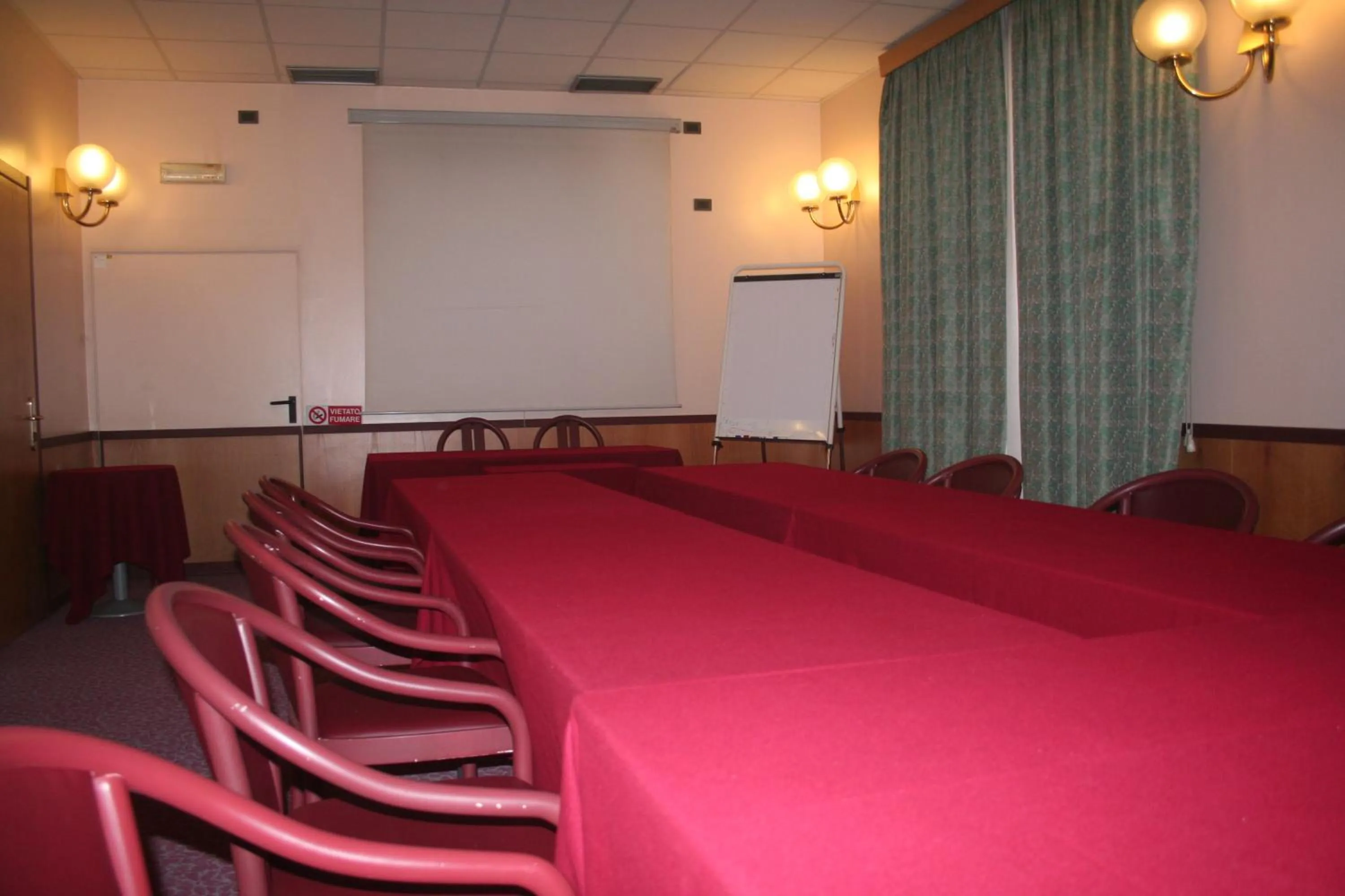 Business facilities in Albert Hotel