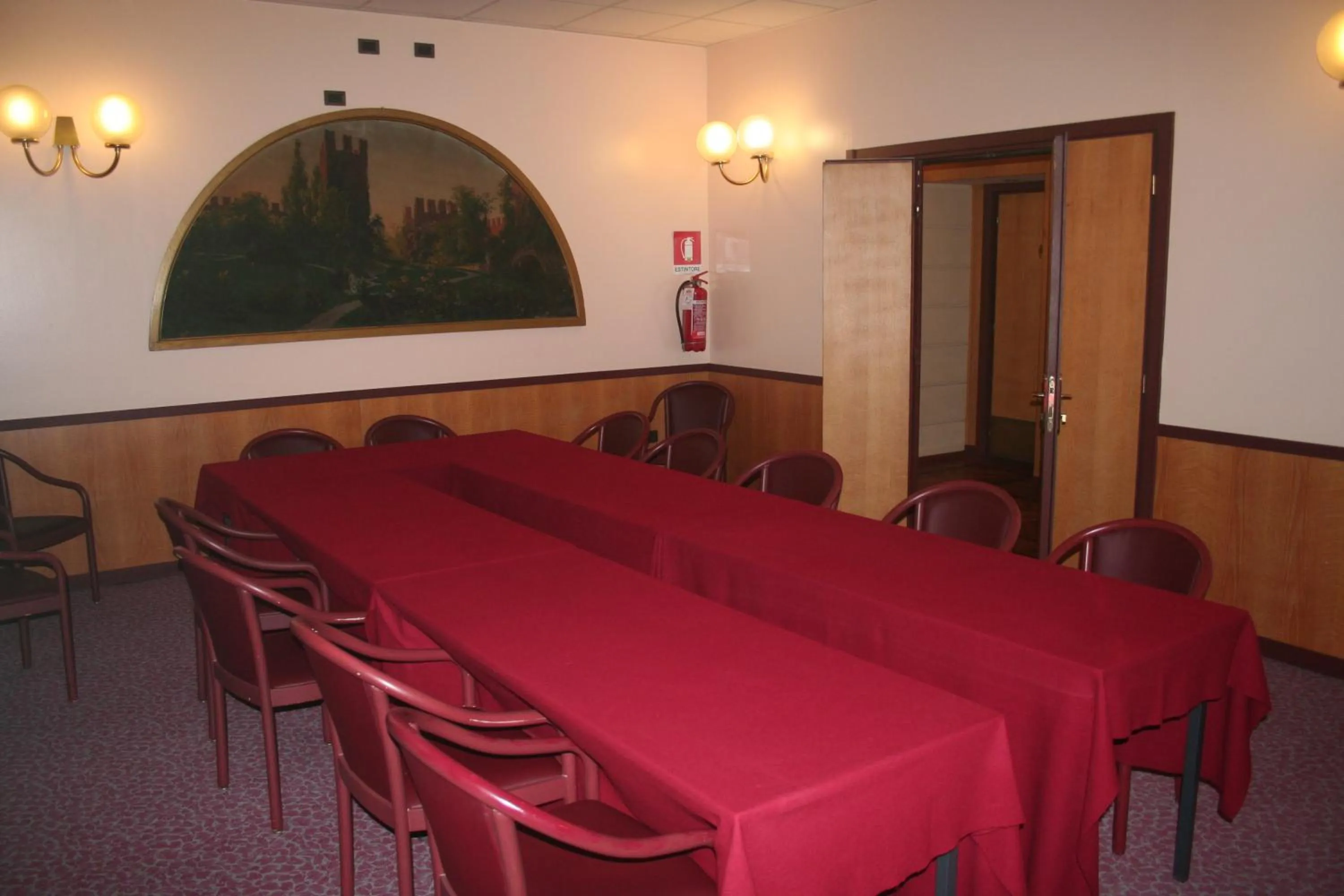 Business facilities in Albert Hotel