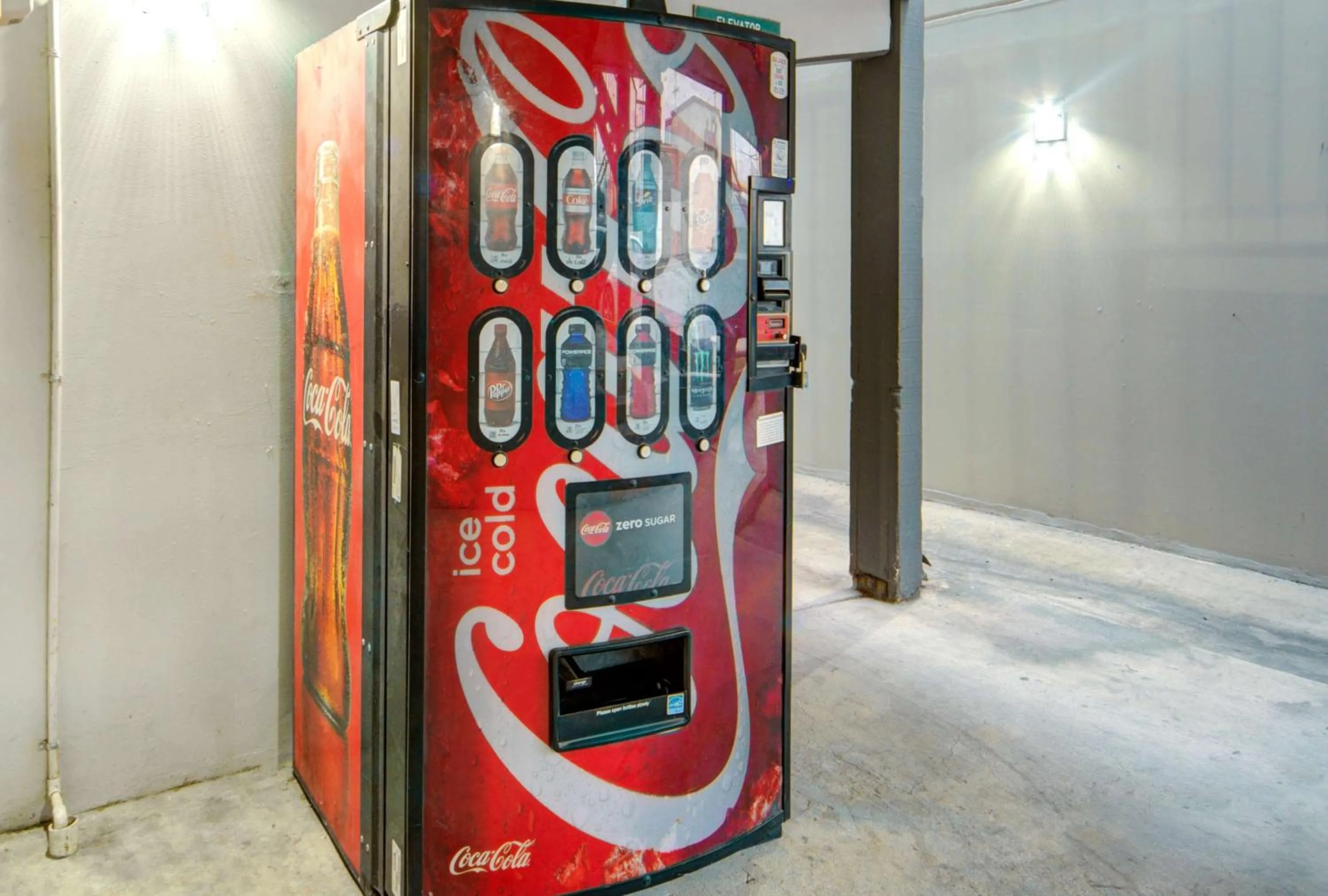 Property building in Motel 6 San Antonio, TX I-35 North Corridor