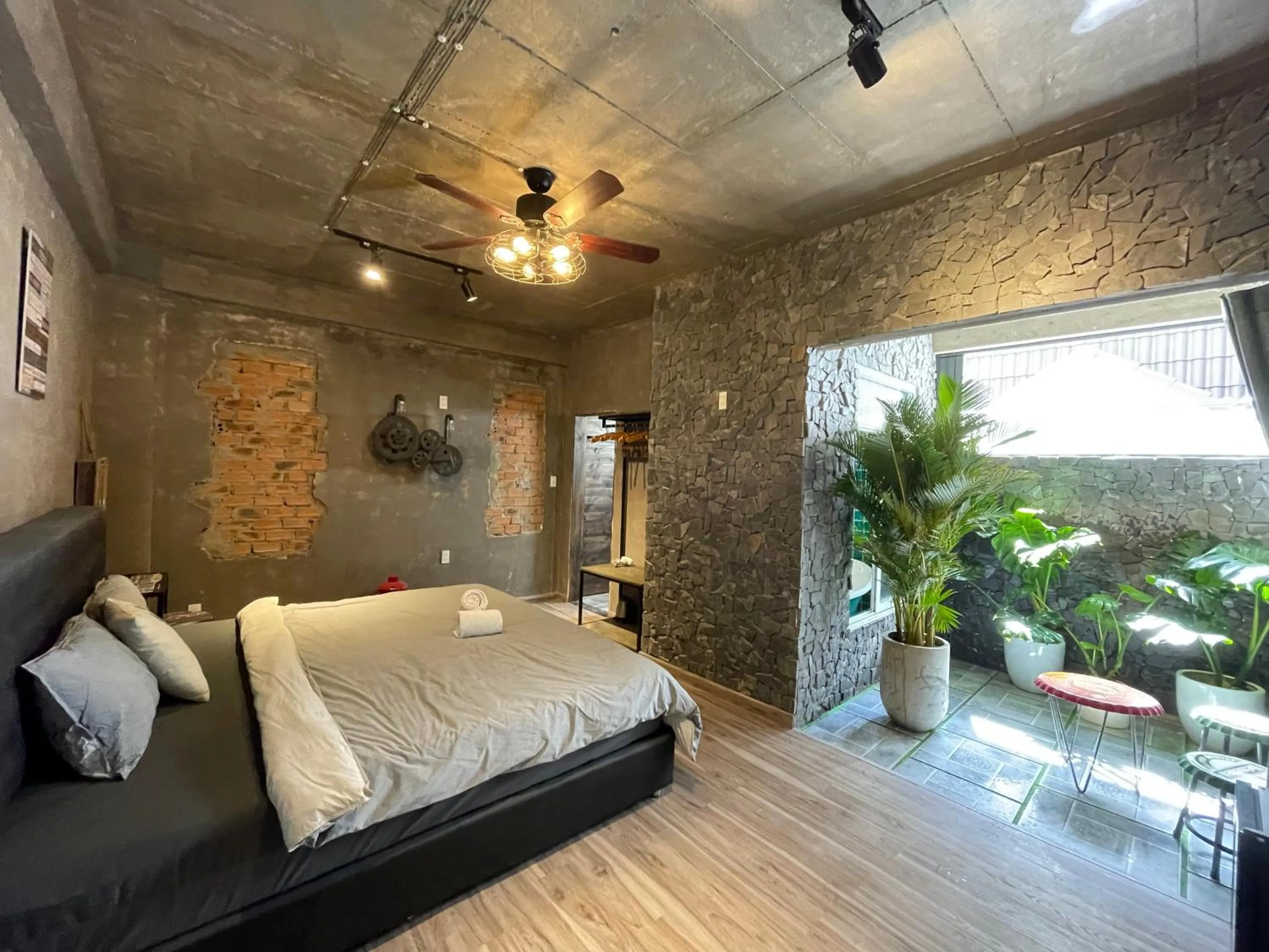 Photo of the whole room, Bed in Lucas Inn