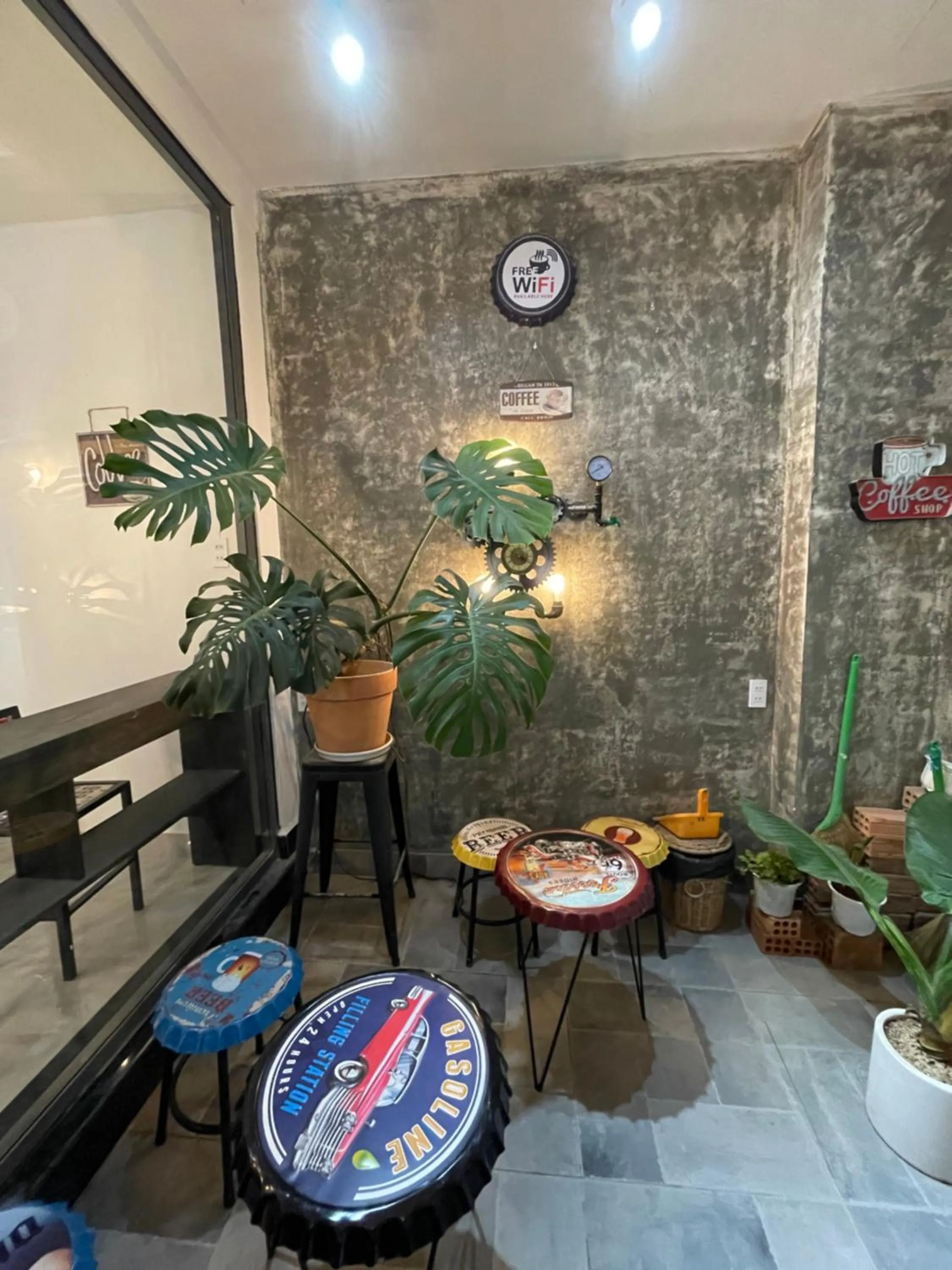 Communal lounge/ TV room in Lucas Inn