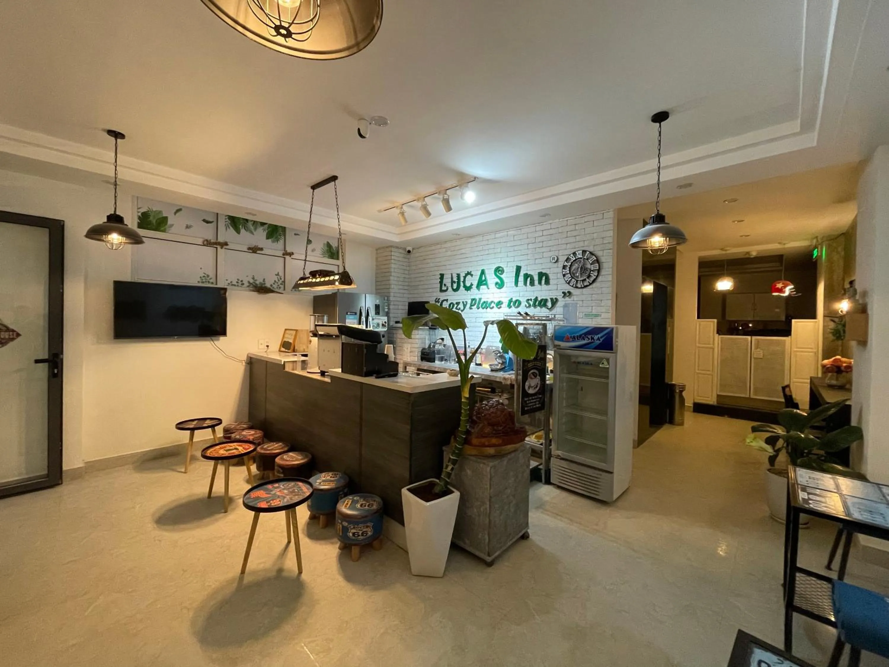 Communal lounge/ TV room in Lucas Inn