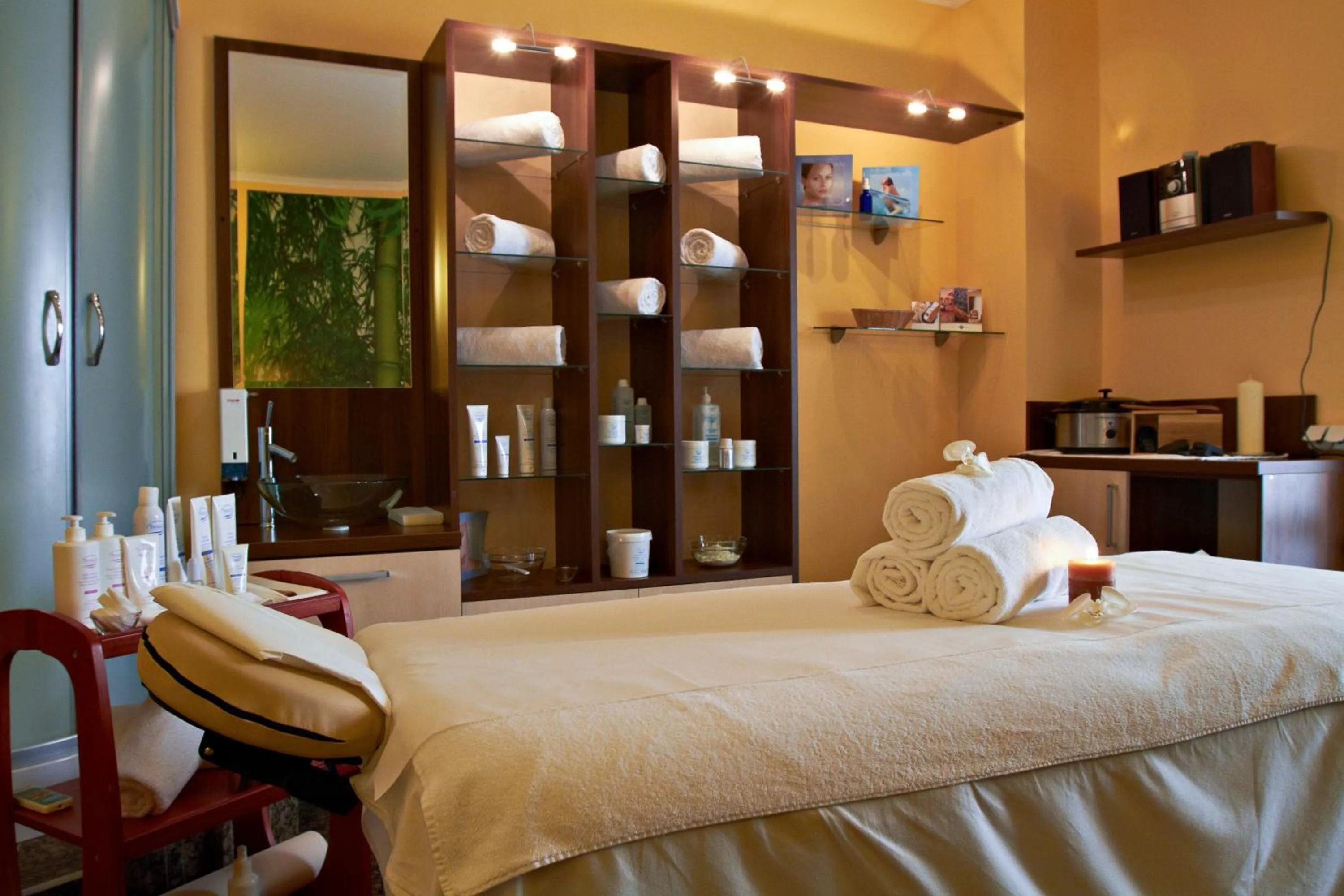 Spa and wellness centre/facilities, Bed in Hotel Clermont