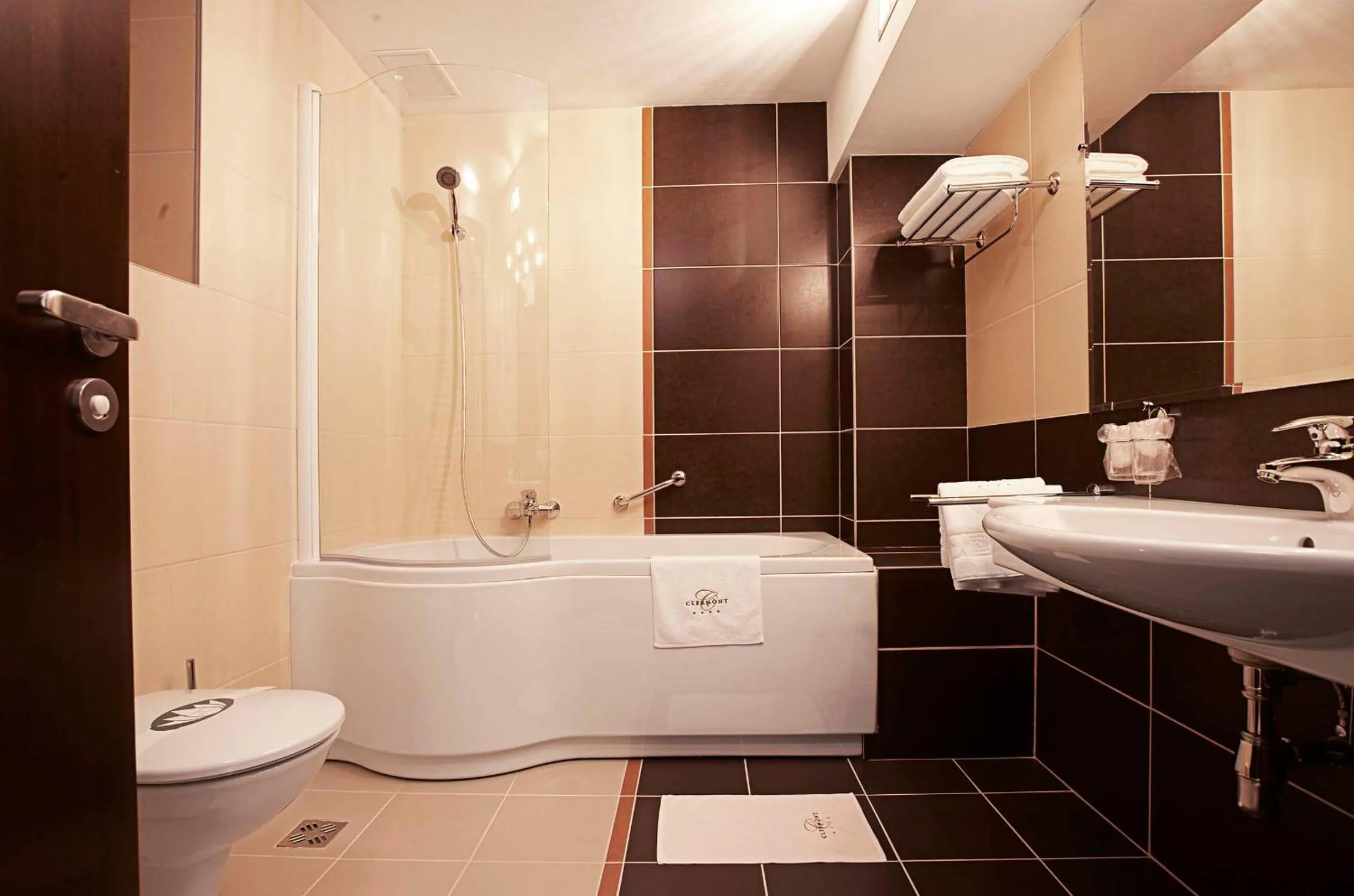 Bathroom in Hotel Clermont