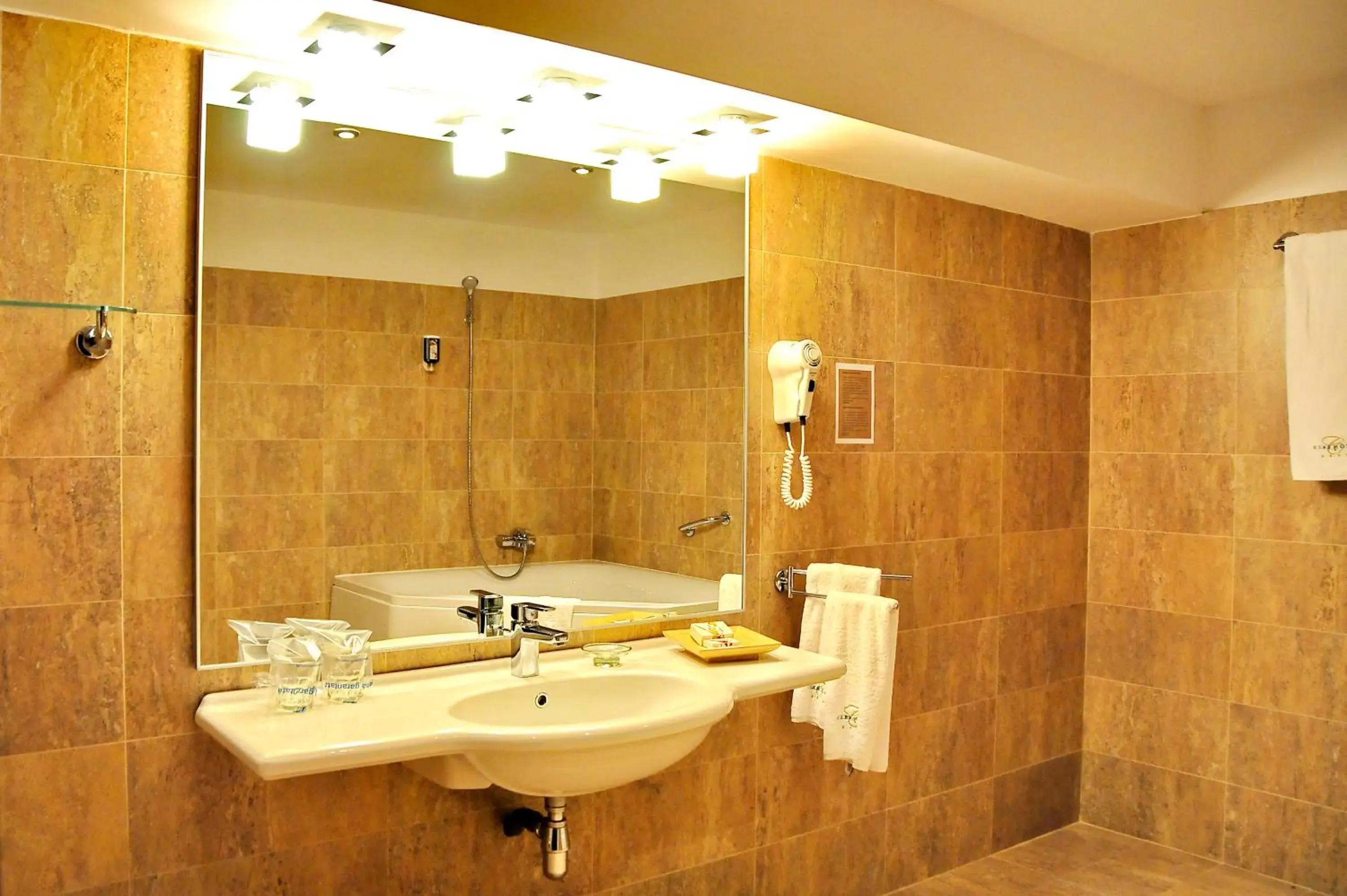 Junior Suite with Spa Access - single occupancy in Hotel Clermont Junior Suite with Spa Access - single occupancy in Hotel Clermont