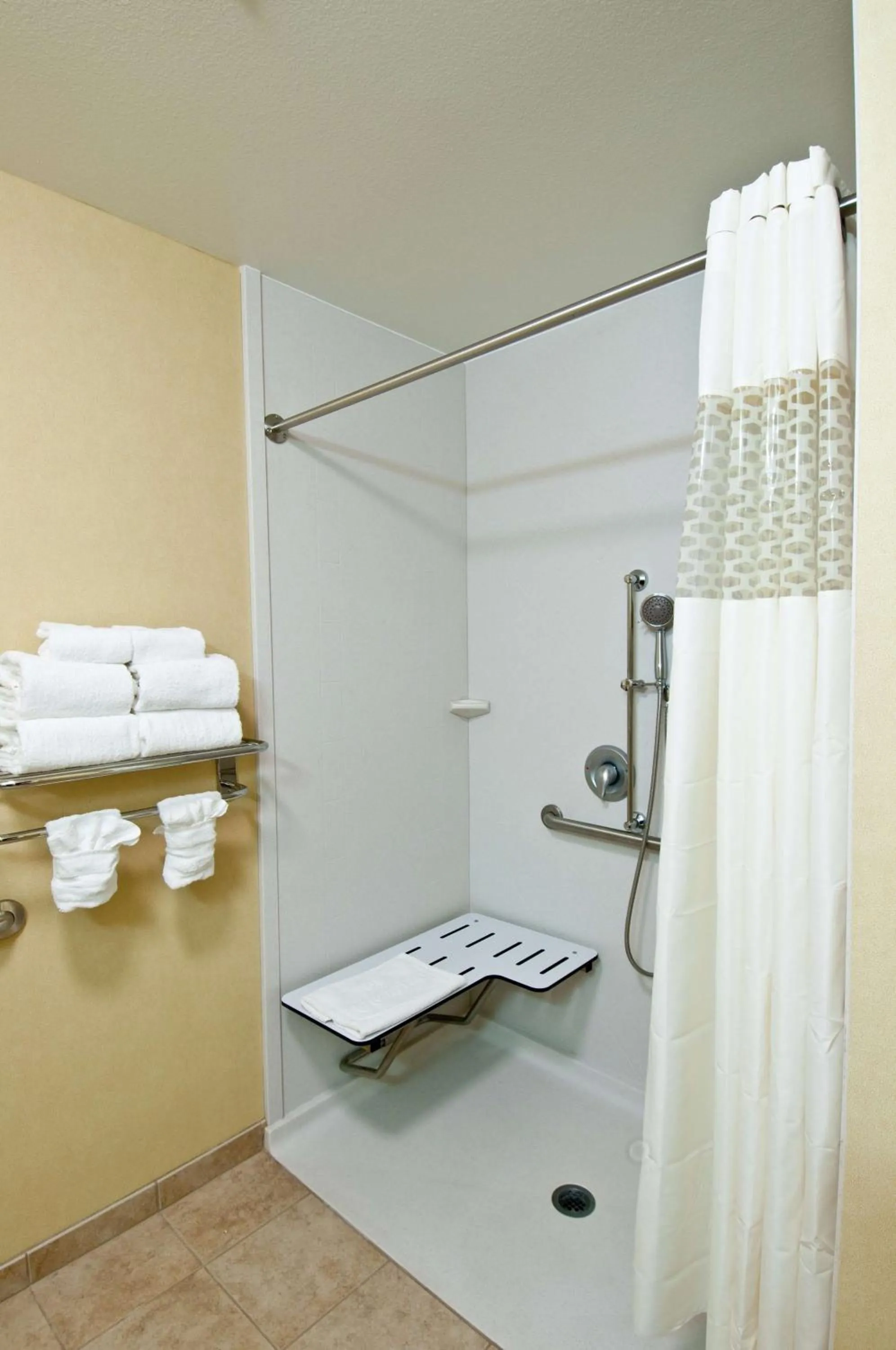 Bathroom in Hampton Inn & Suites Moreno Valley