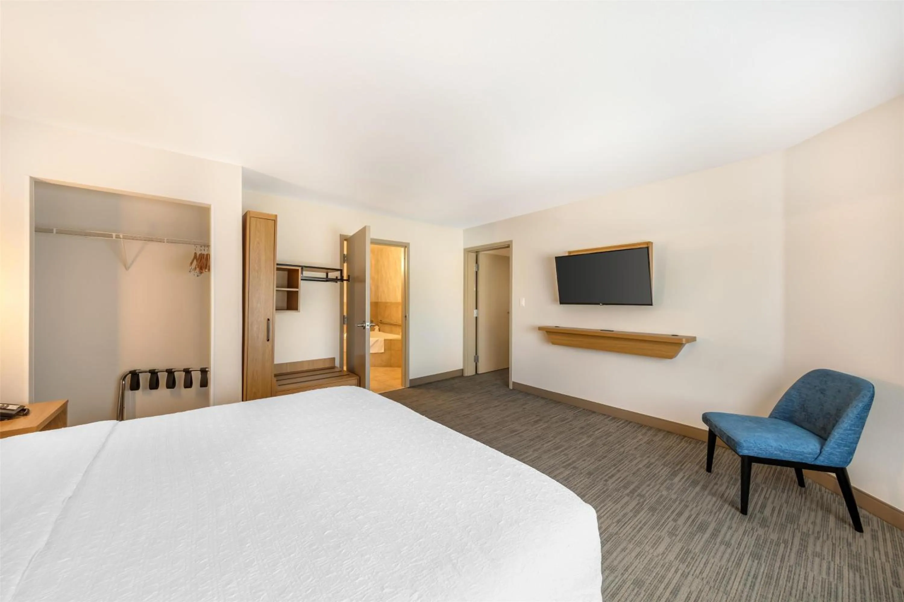 Bedroom, Bed in Hampton Inn & Suites Moreno Valley