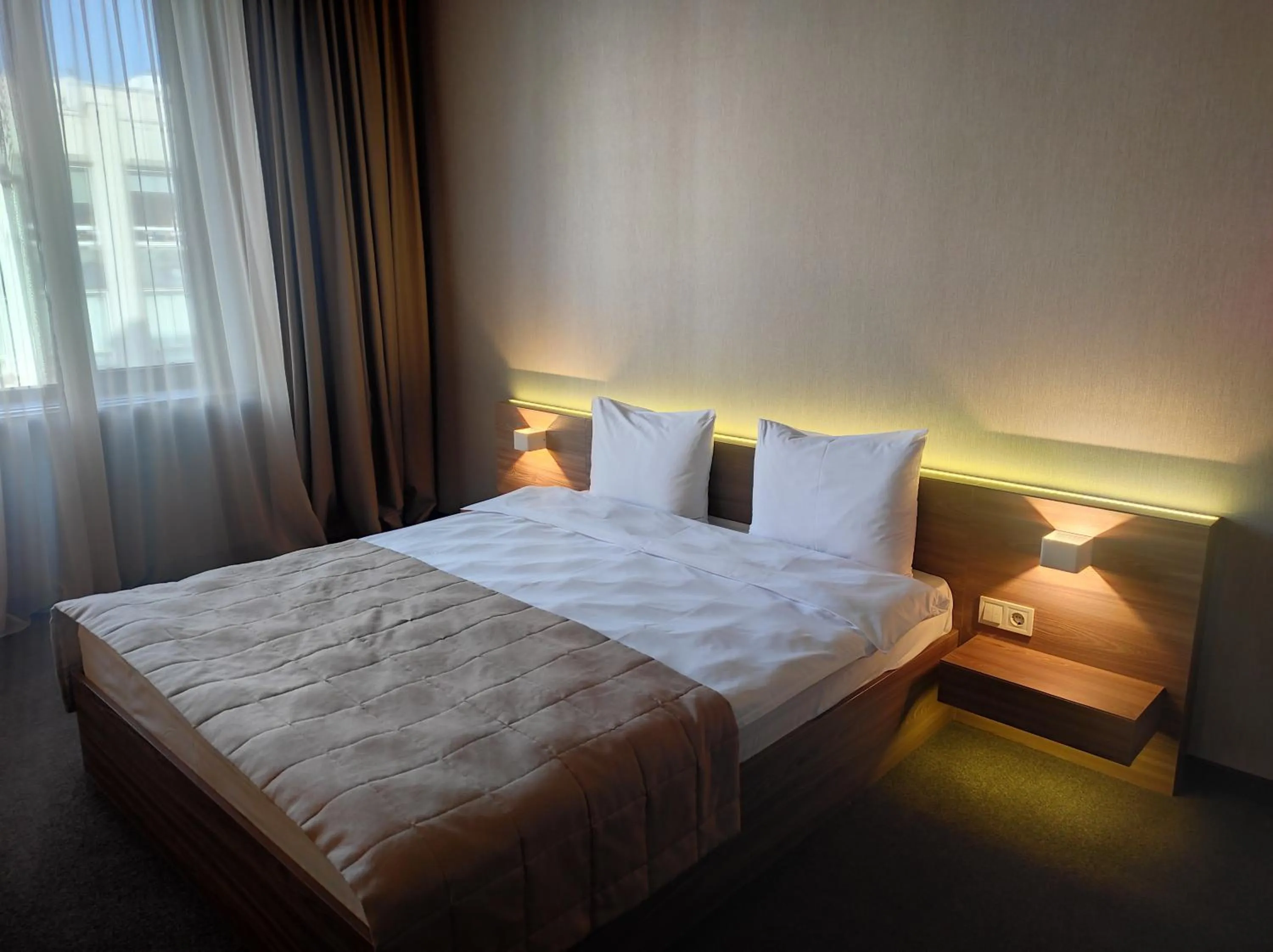 Bed in Jolly Alon Hotel & Business Center