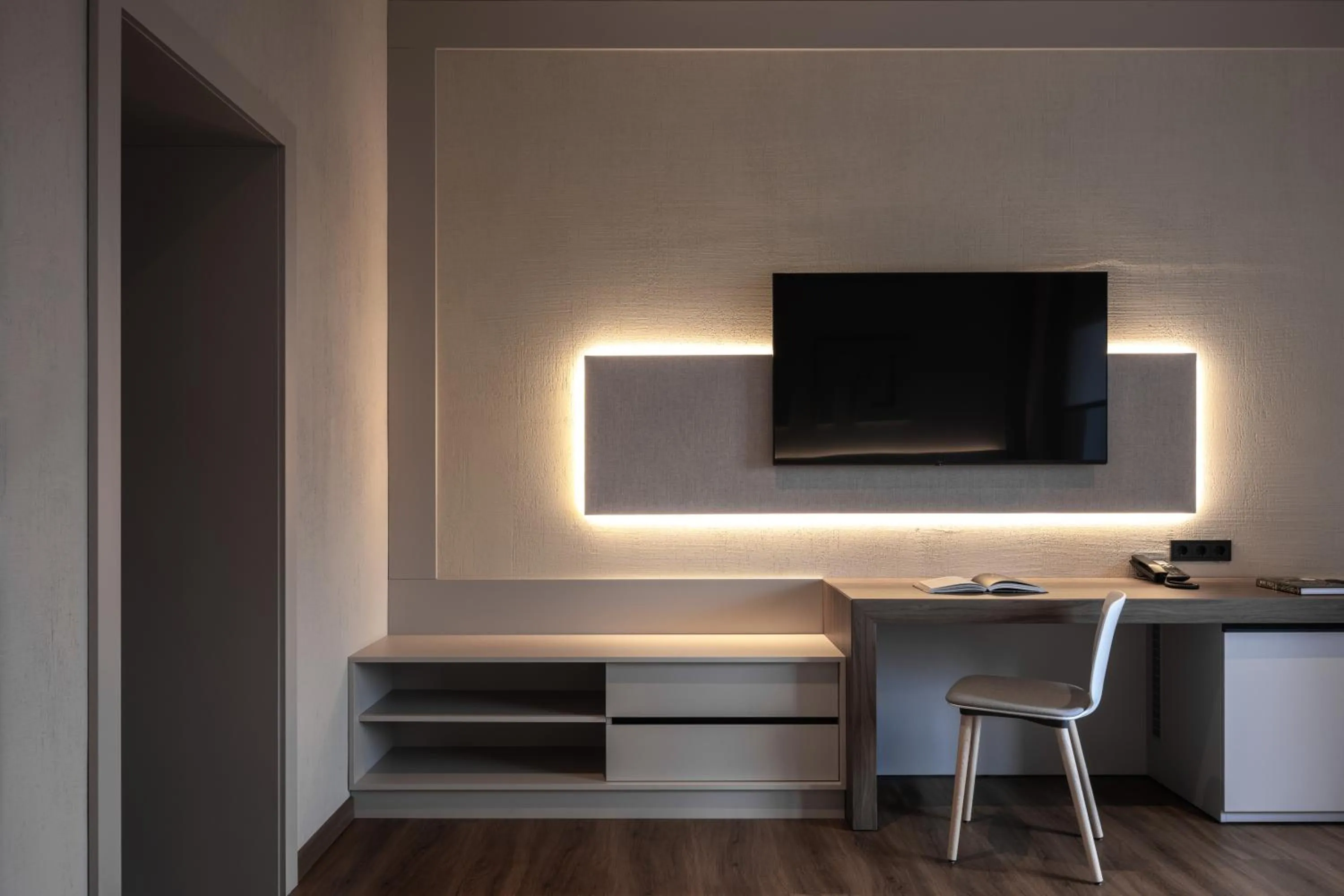 TV and multimedia in Mimi Hotel Chisinau Jolly Alon