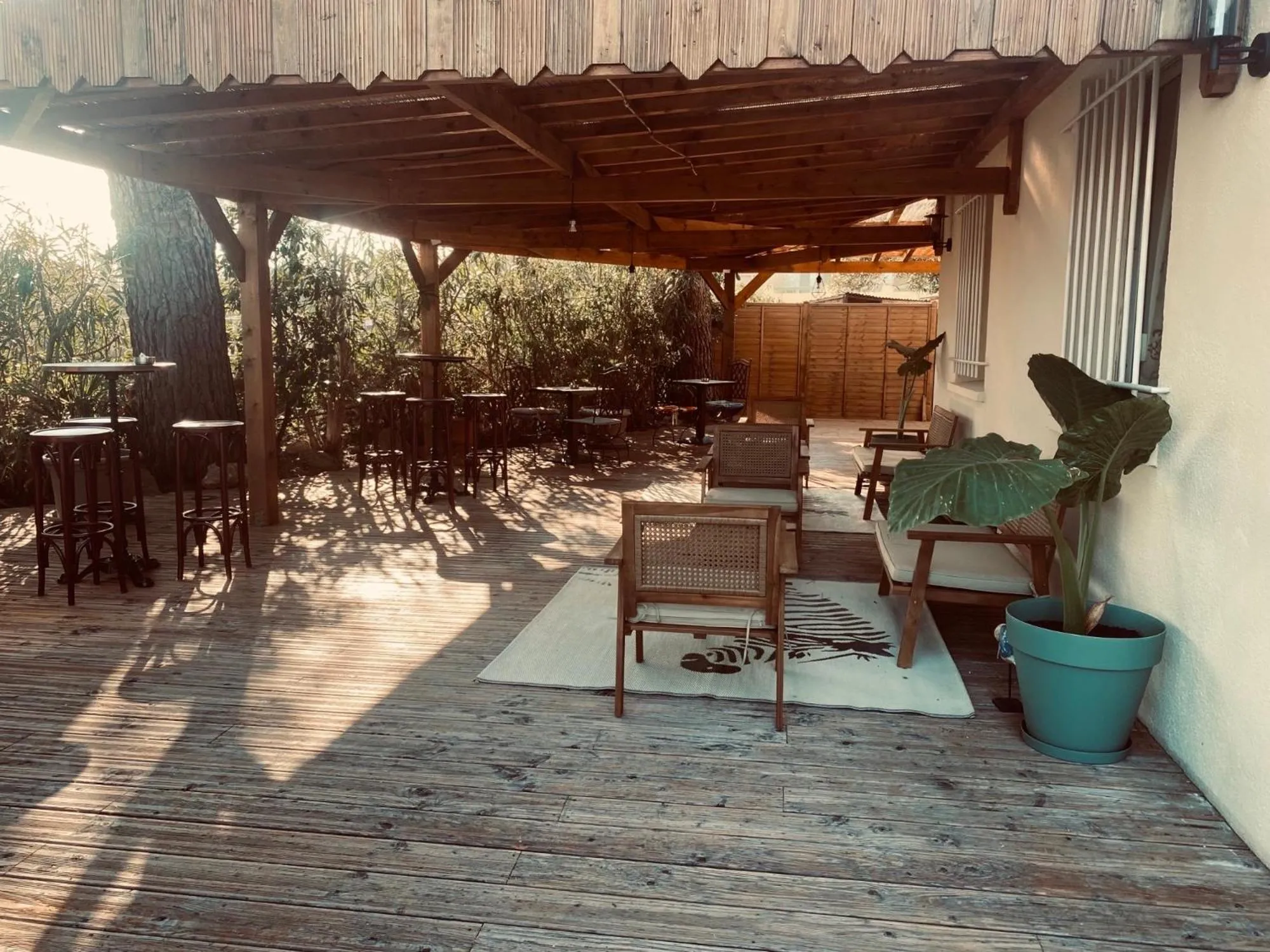 Patio in The Originals City, Hôtel Azur, Fos-sur-Mer