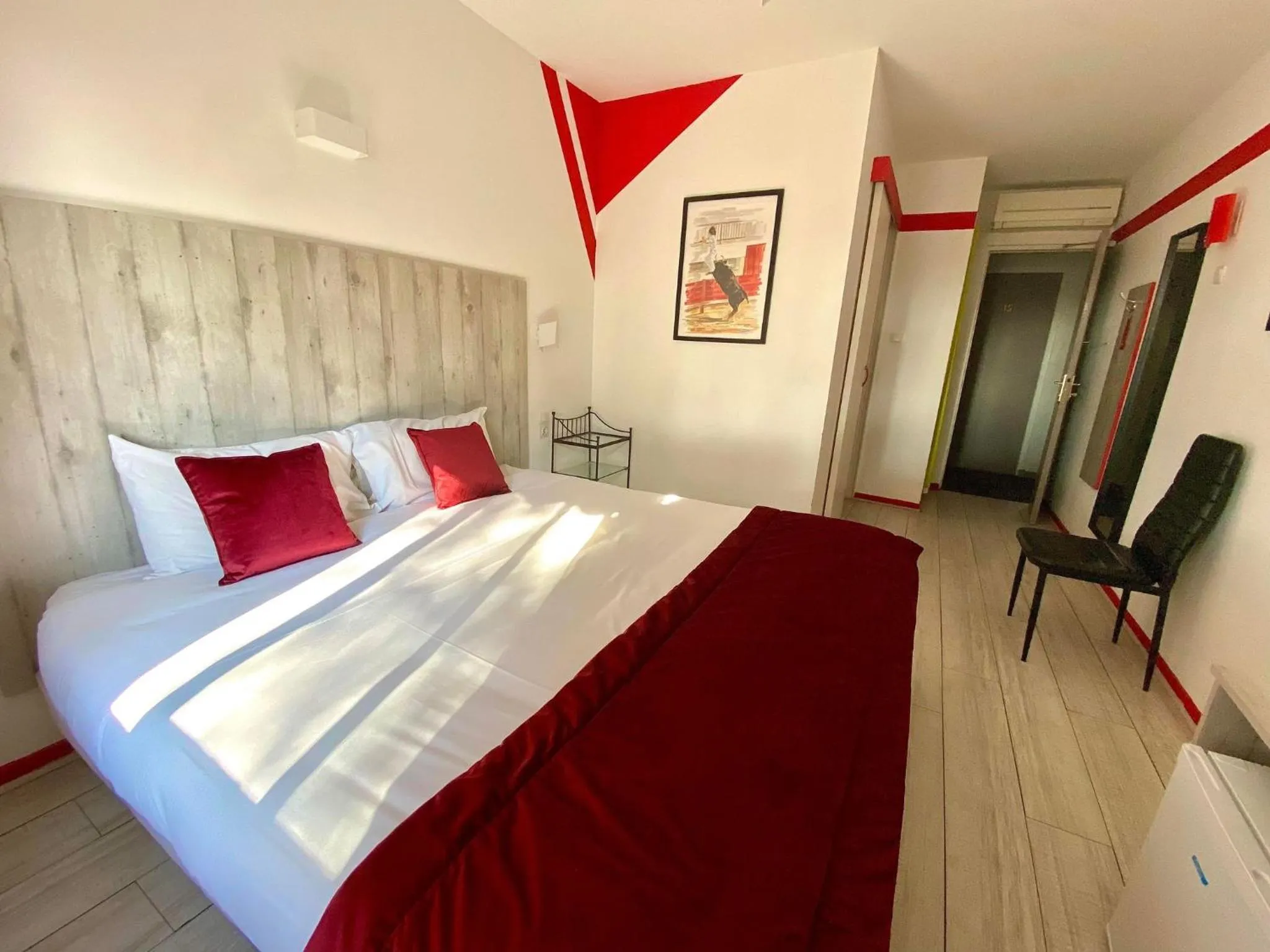 TV and multimedia, Bed in The Originals City, Hôtel Azur, Fos-sur-Mer