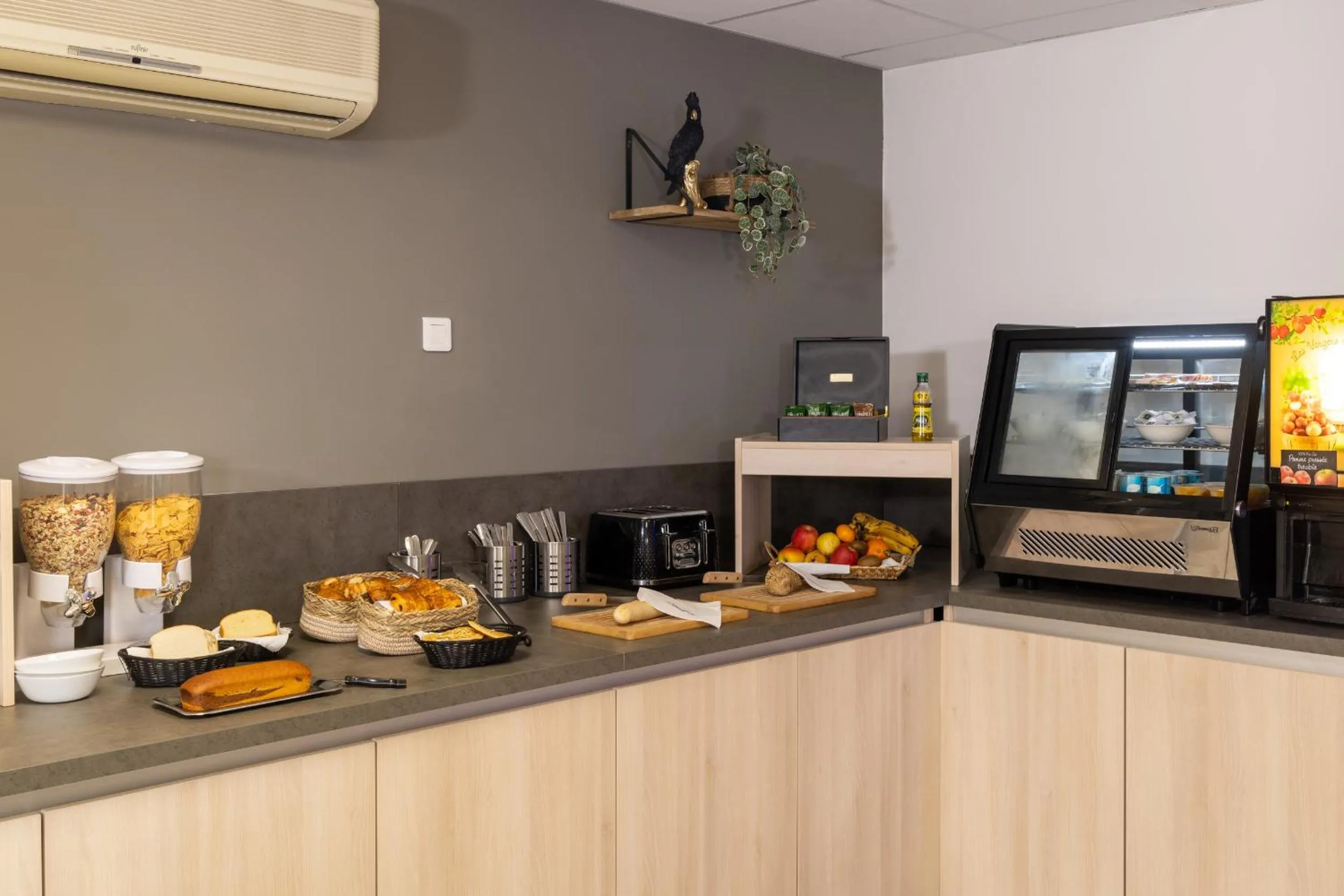 Breakfast in The Originals City, Hôtel Azur, Fos-sur-Mer