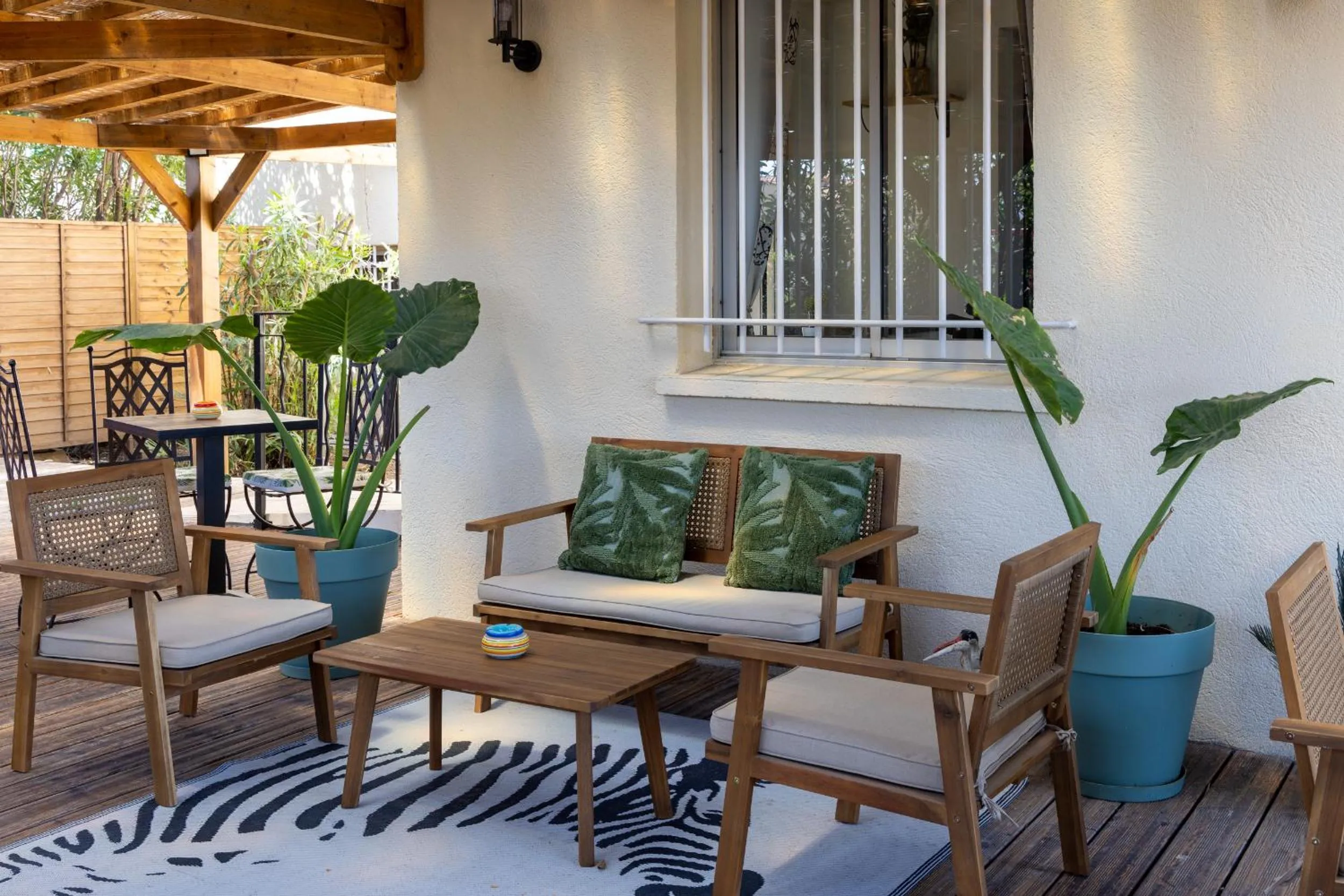 Patio in The Originals City, Hôtel Azur, Fos-sur-Mer