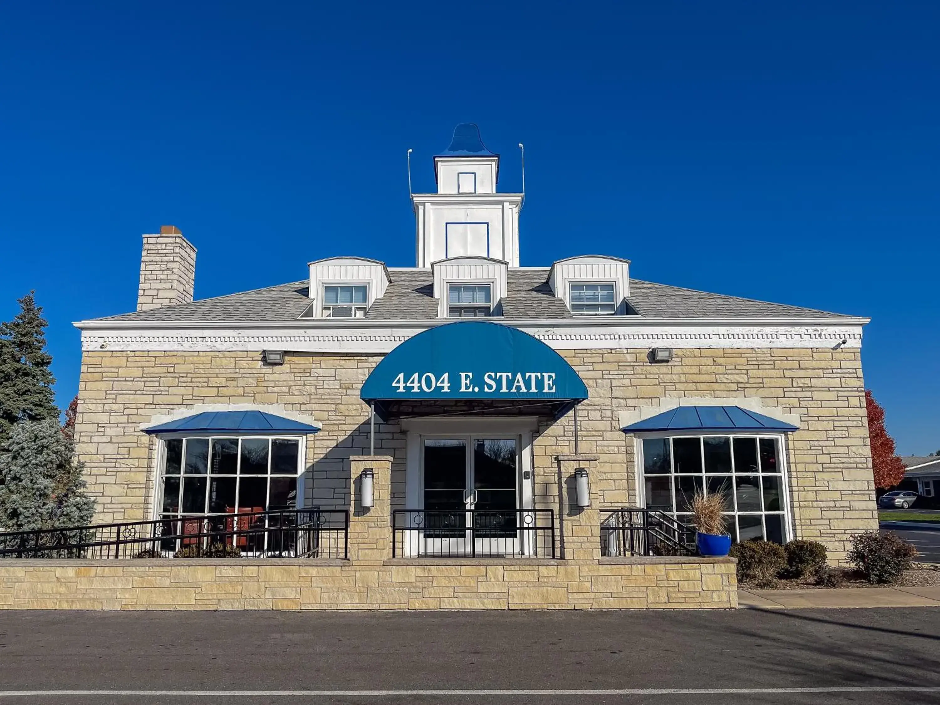 King Room in Alpine Inn & Suites Rockford King Room in Alpine Inn & Suites Rockford