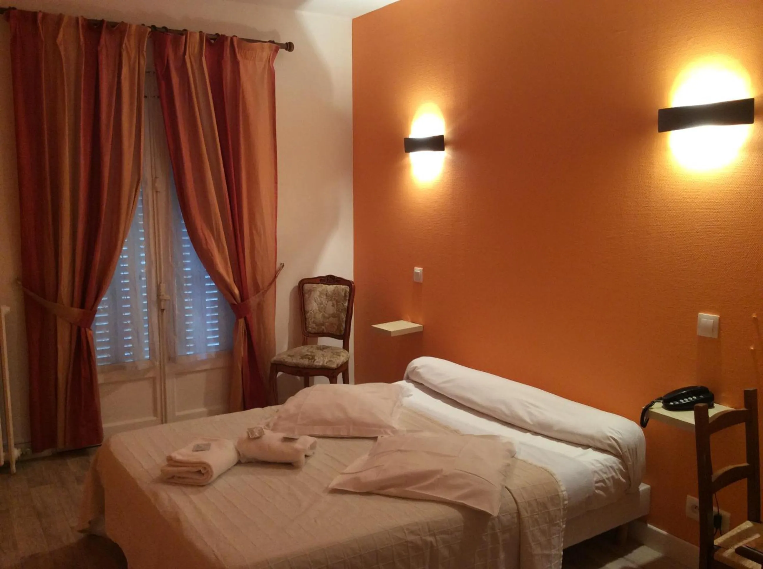 Bed in Hotel du Cygne