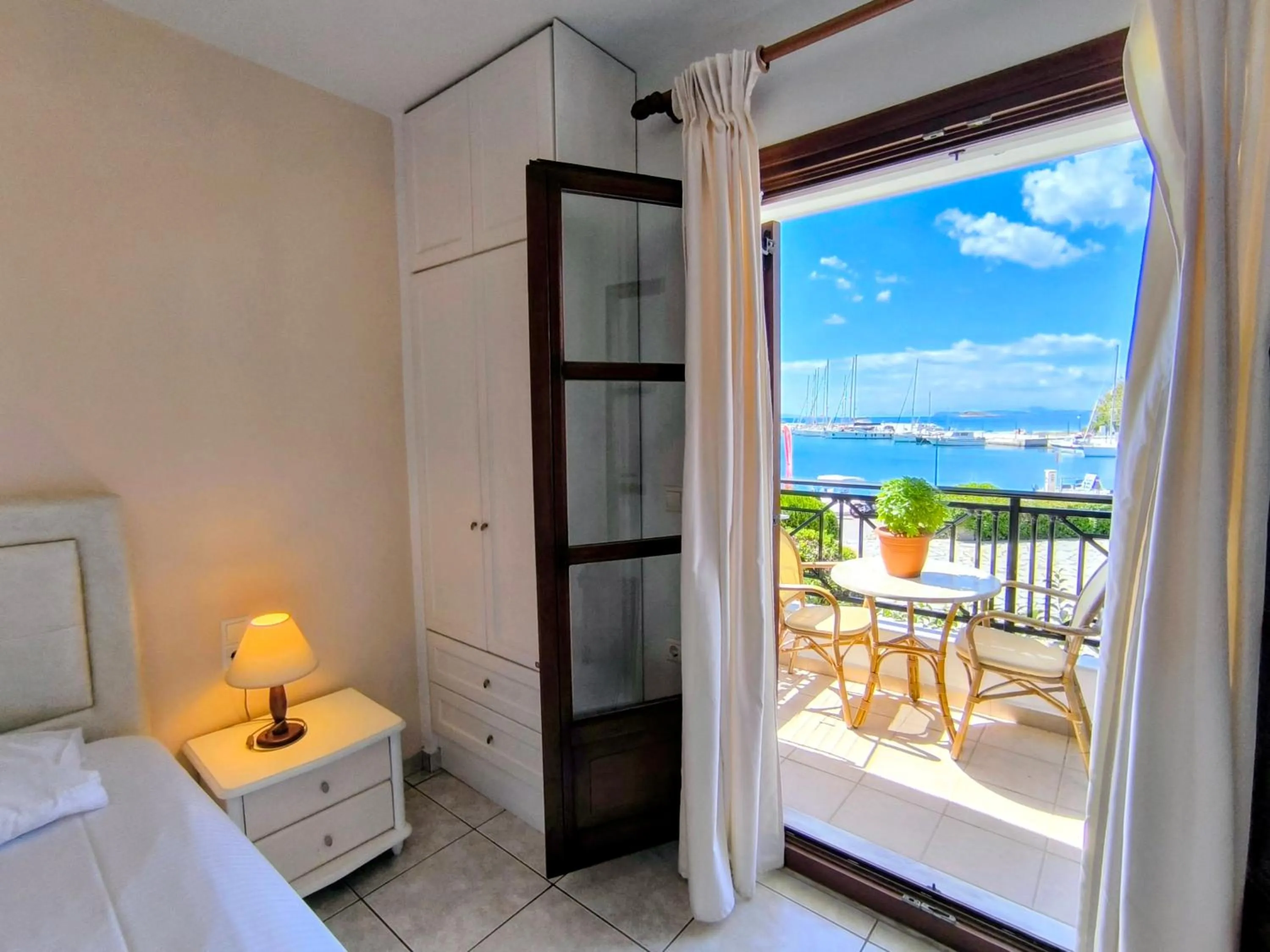 Property building, Bed in Anna Maria - Vanessa Apartments