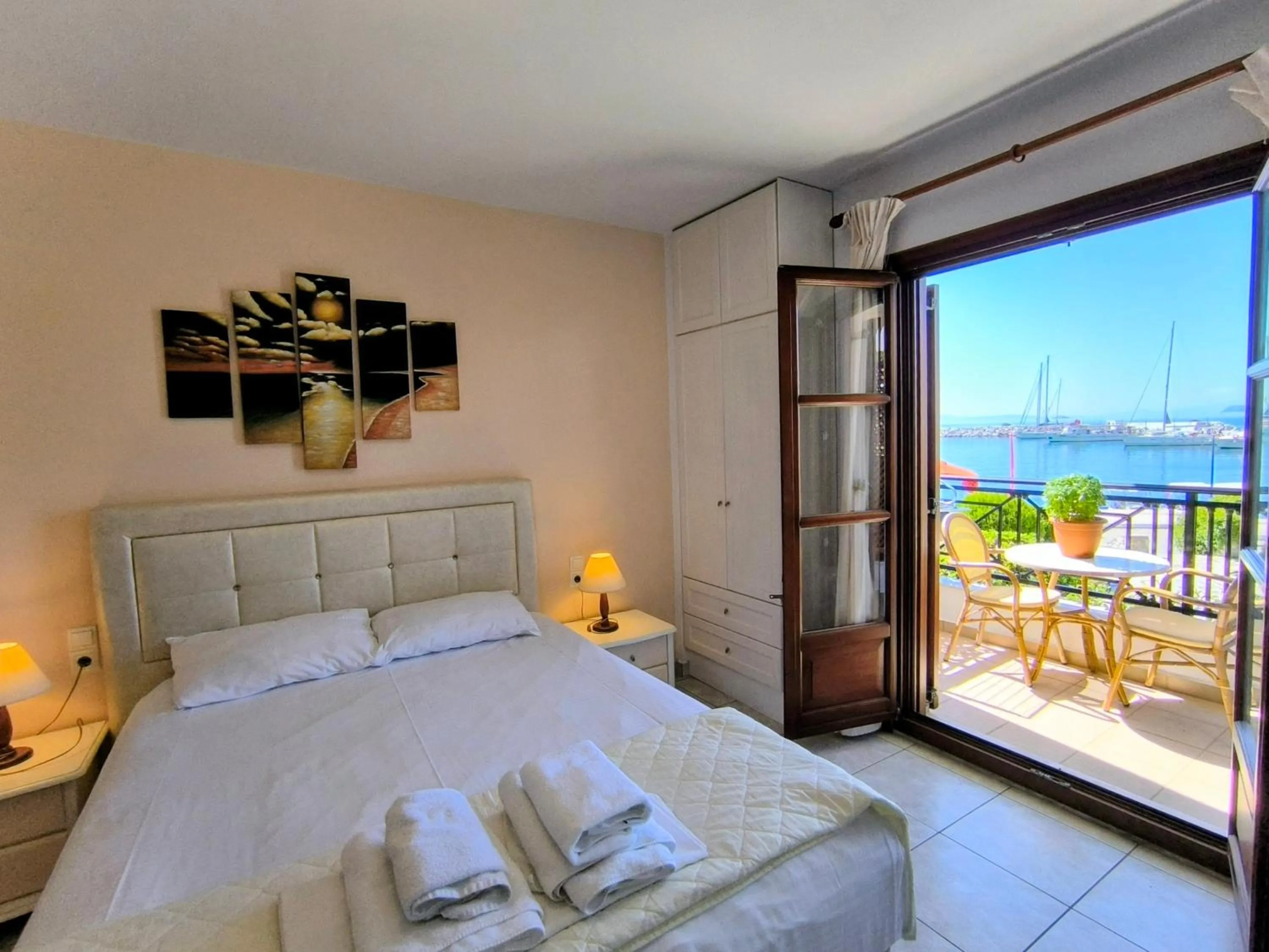 Property building, Bed in Anna Maria - Vanessa Apartments