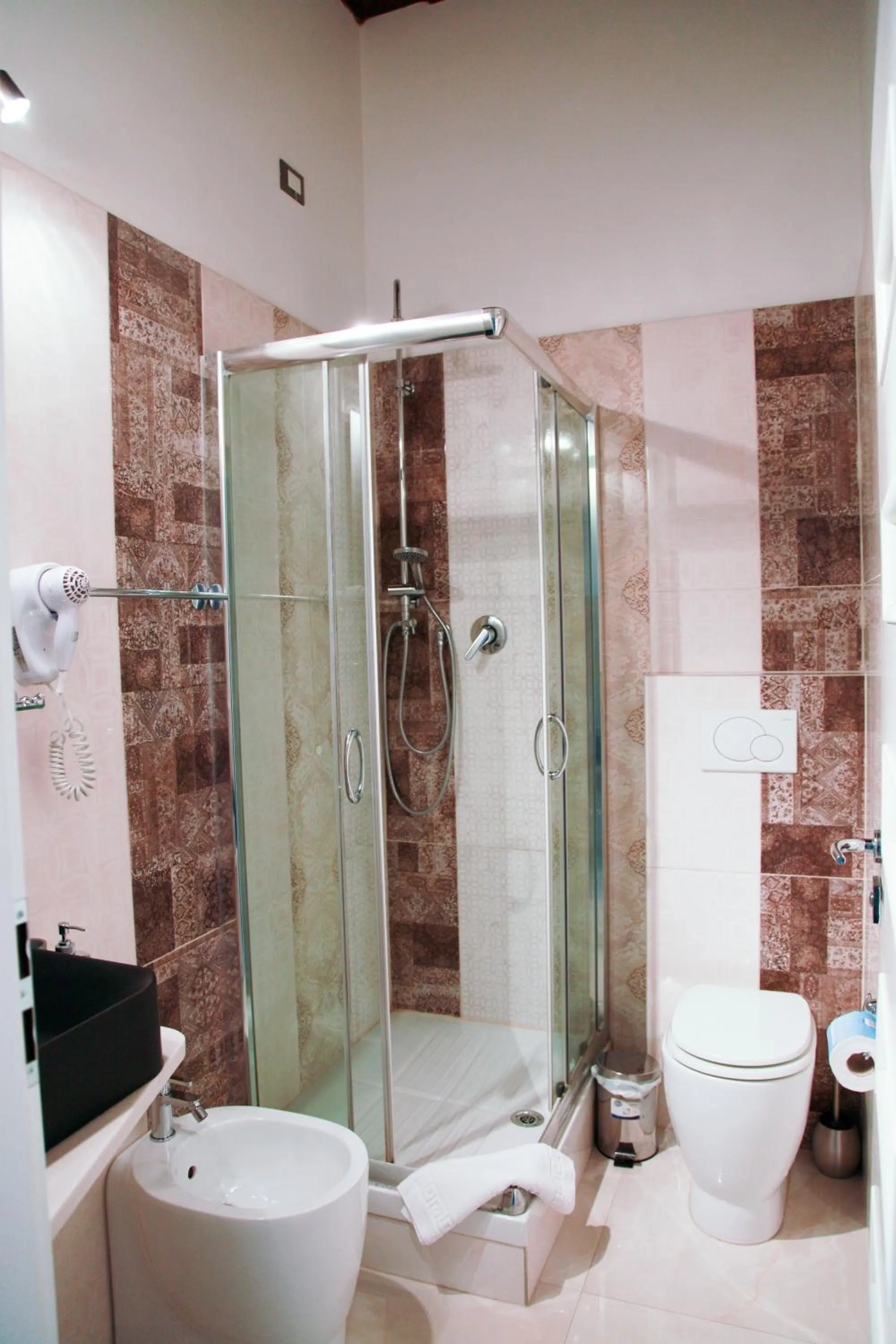 Shower in Navona Nice Room