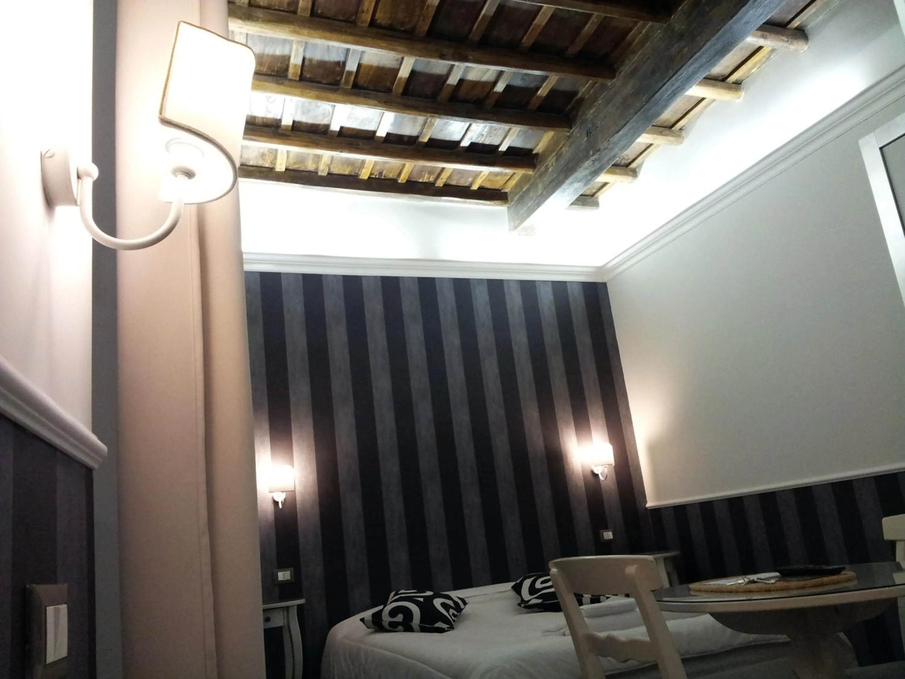 Photo of the whole room, Bed in Navona Nice Room