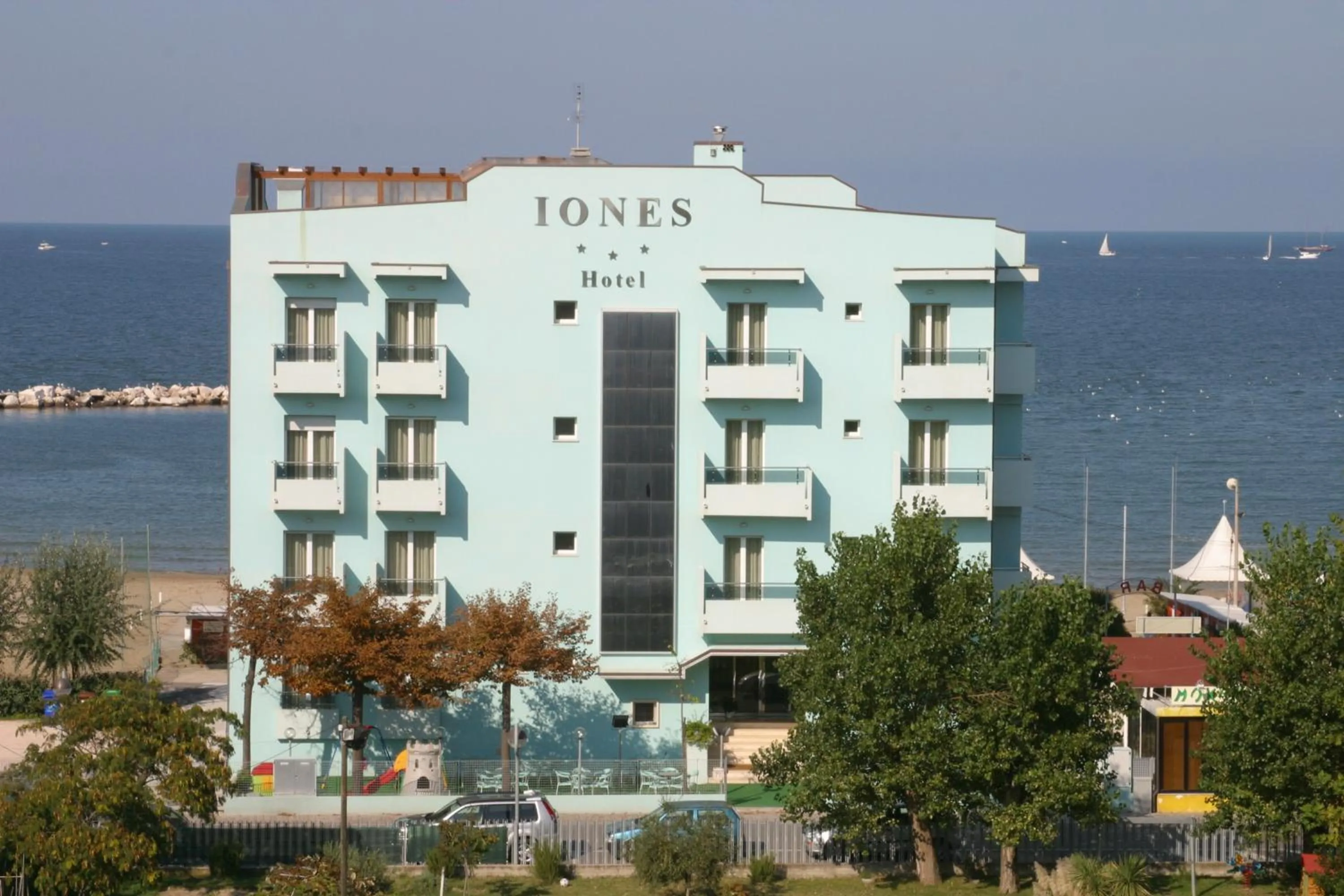 Property building in Hotel Iones