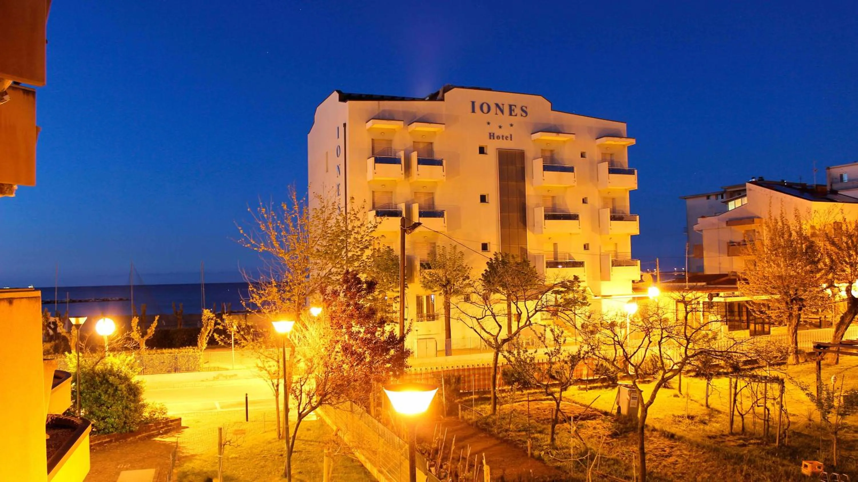 Property building in Hotel Iones