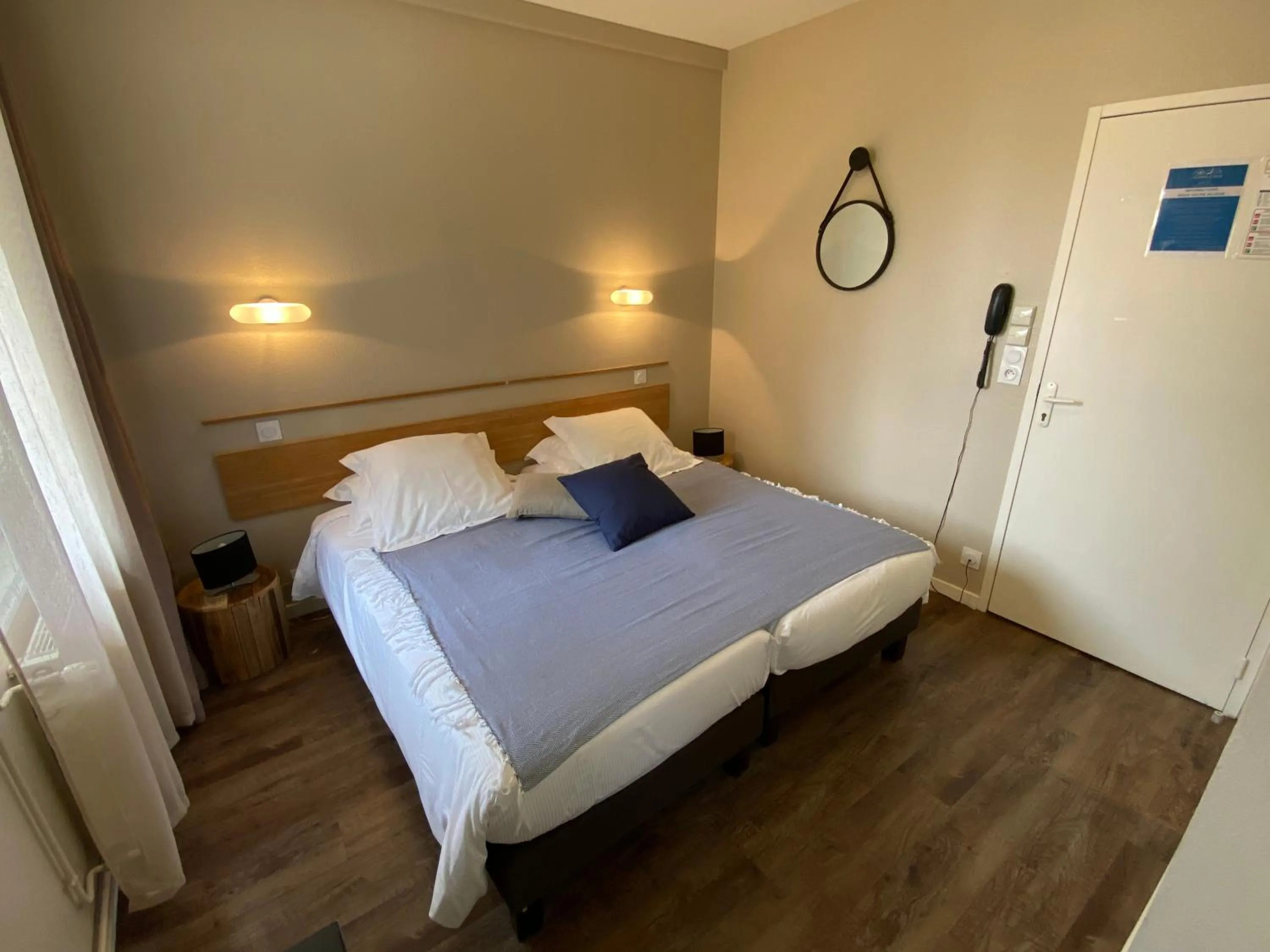 Photo of the whole room, Bed in Hôtel de charme & SPA Le Grand Large