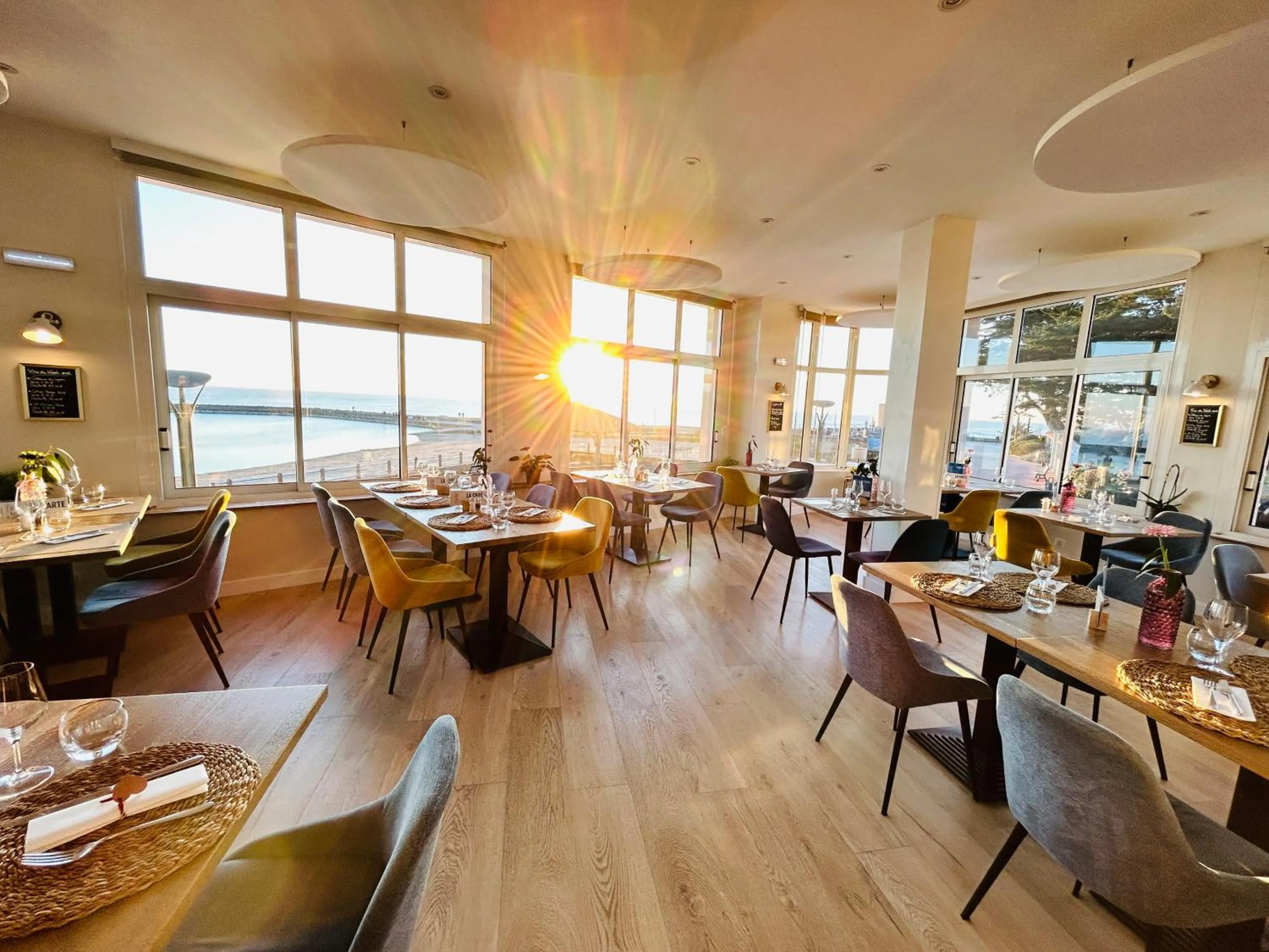 Restaurant/places to eat in Hôtel de charme & SPA Le Grand Large