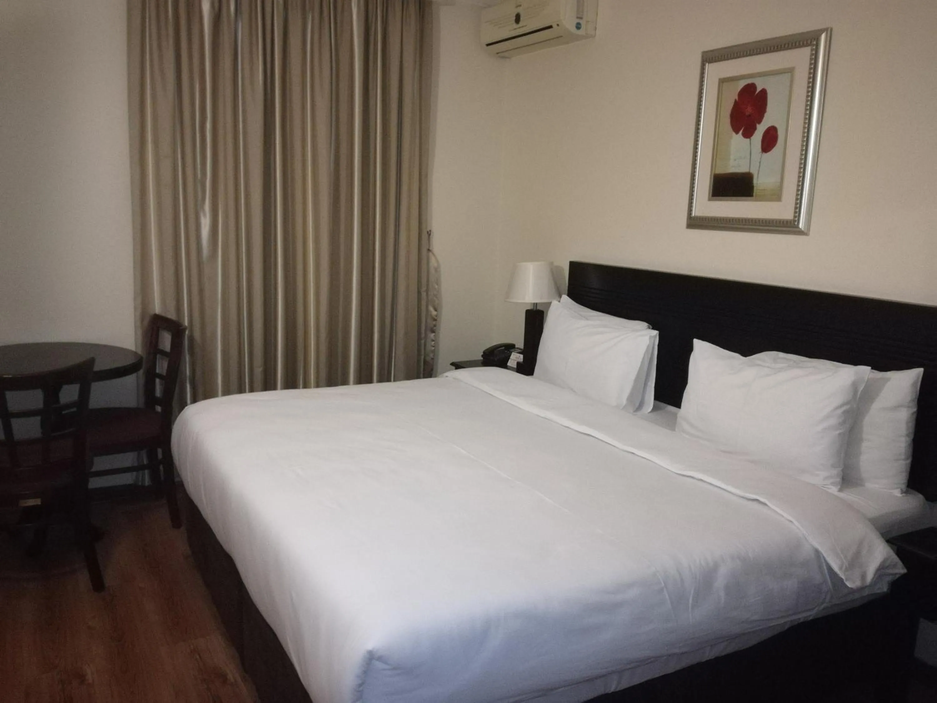 Bed in Regal Inn Ballito